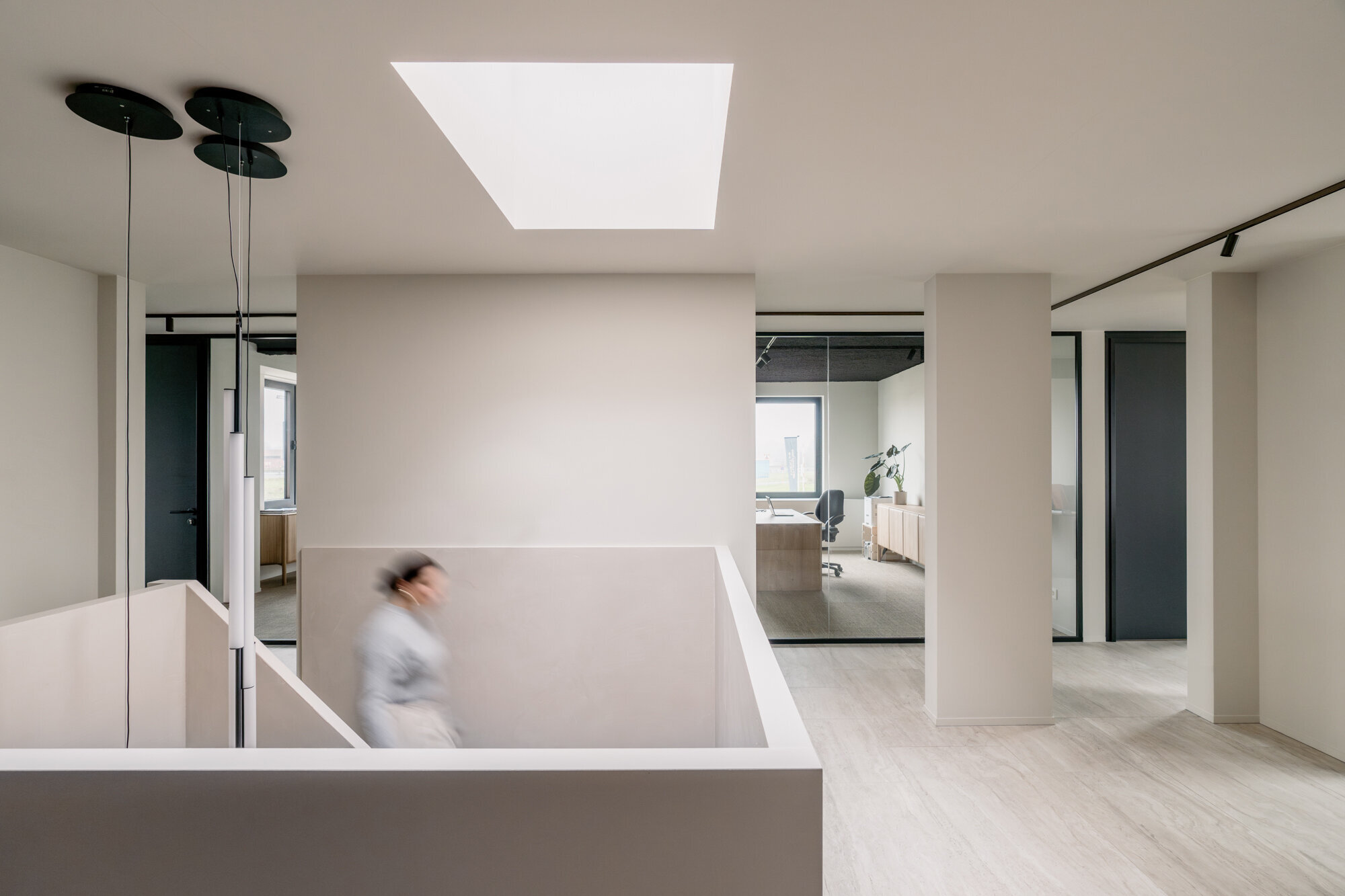 AST-ash studio-emergo-Hannelore Veelaert-A7404735-Verbeterd-NR-lo res