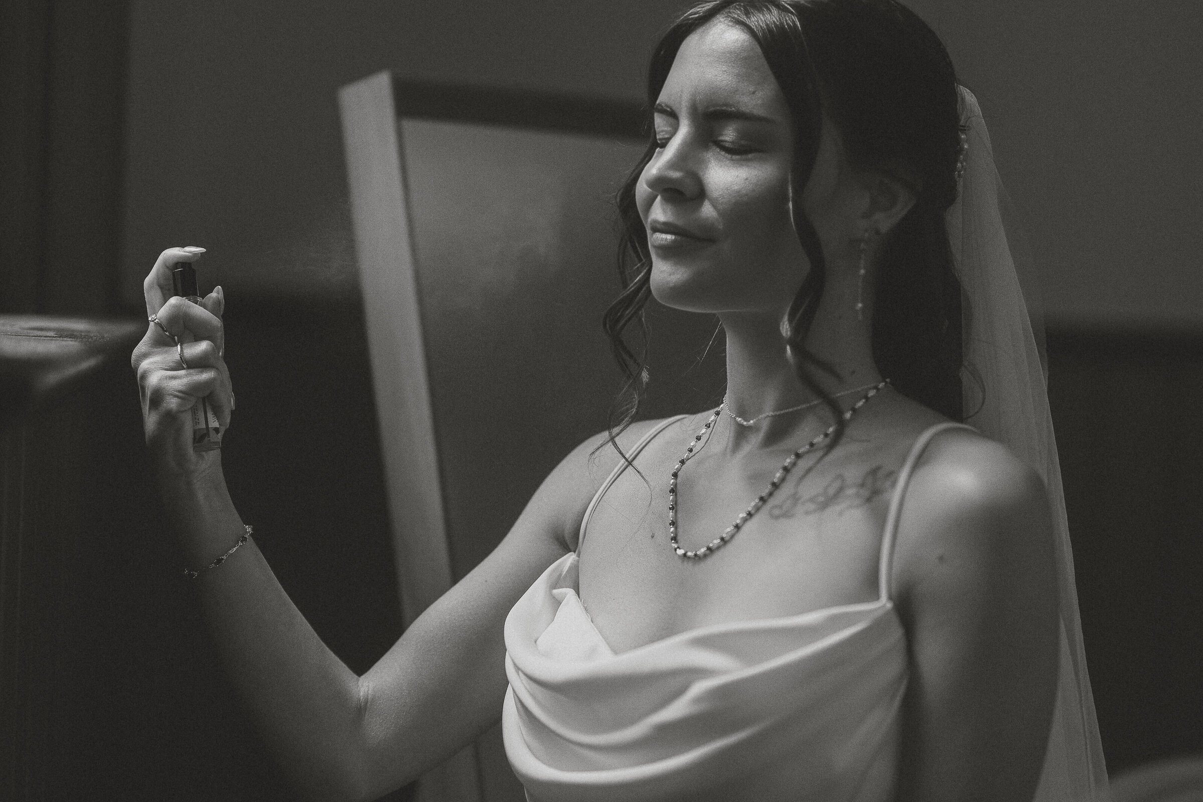R&H-wedding-caleb-pike-victoria-bc-latitude 49 photography-couples portraits--3B&W