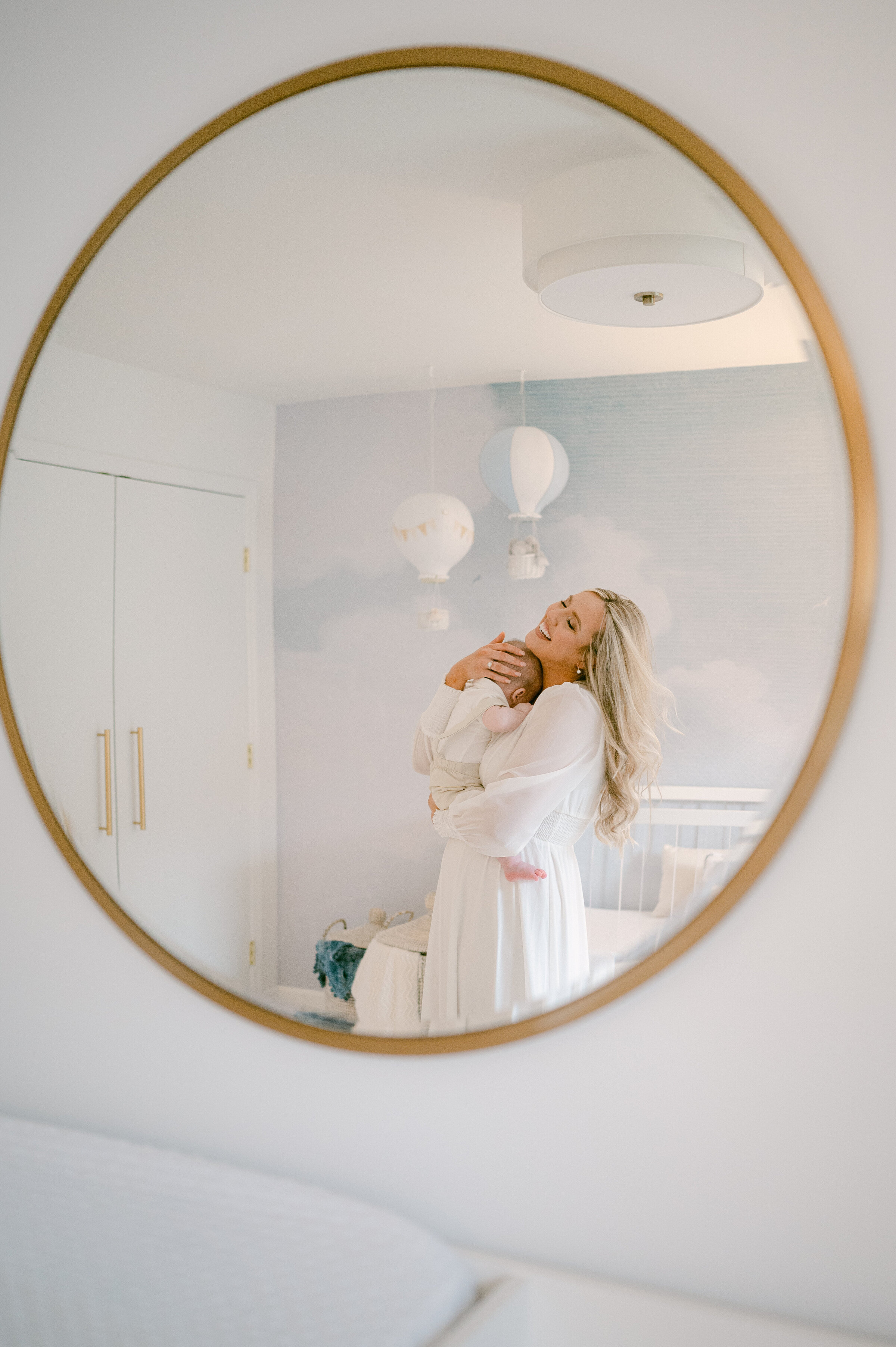 Mom hugging her newborn mirror shot by Miami Newborn Photographer