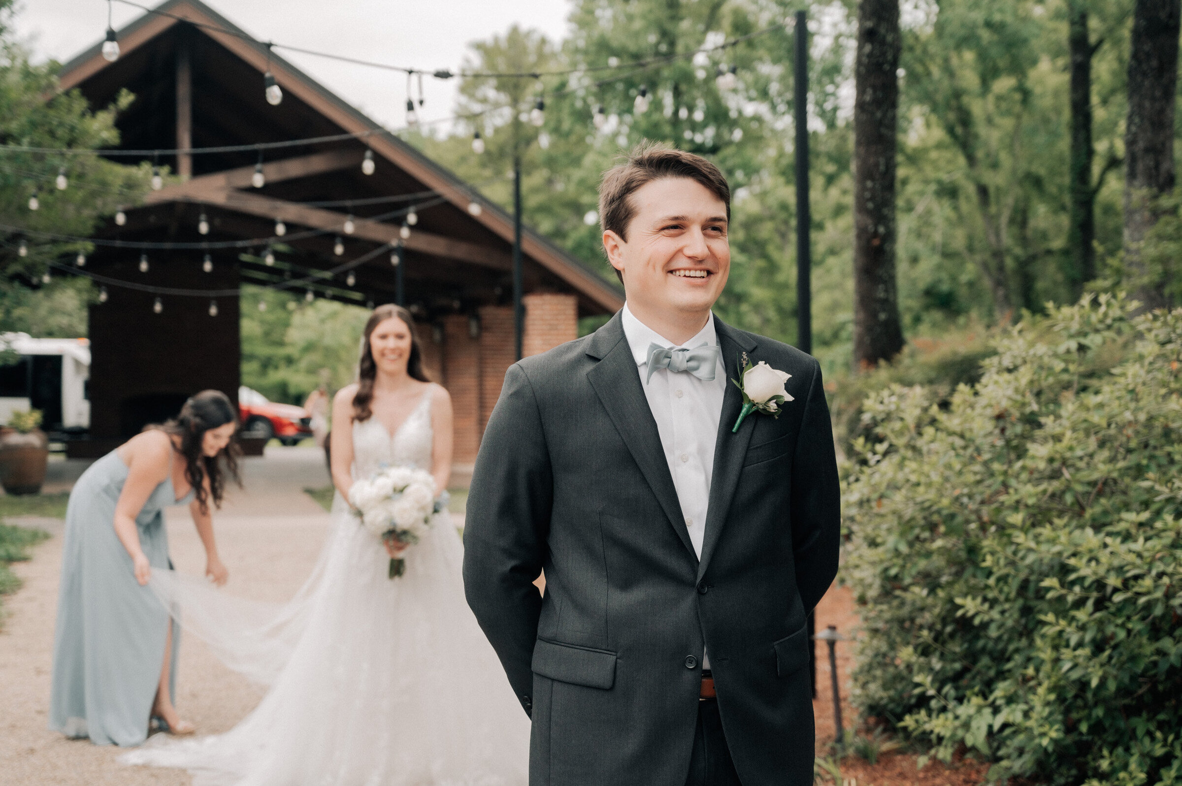 Baton Rouge Wedding First Look at the LSU Botanical Gardens