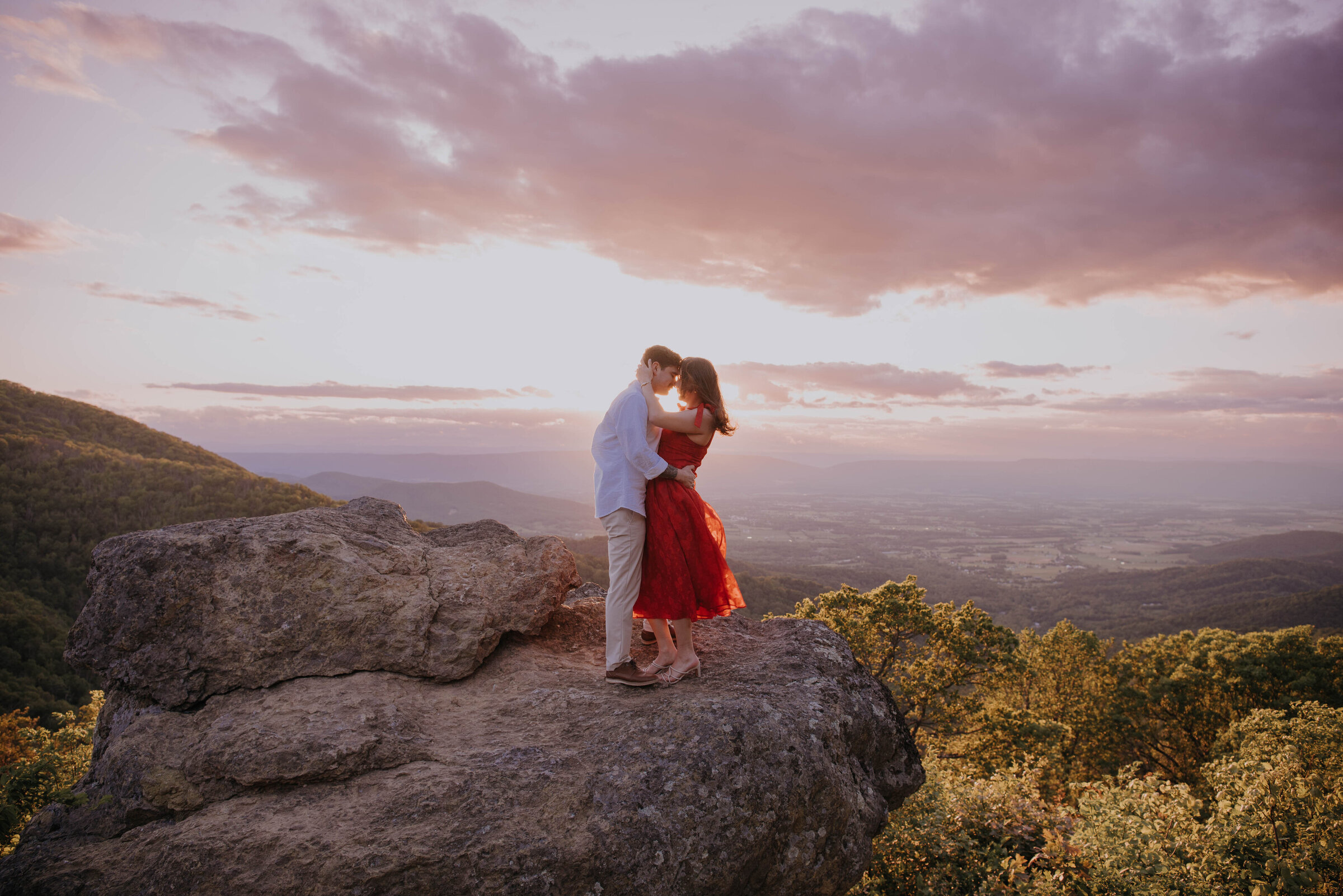 Engagement photos at Shenandoah National Park Overlook