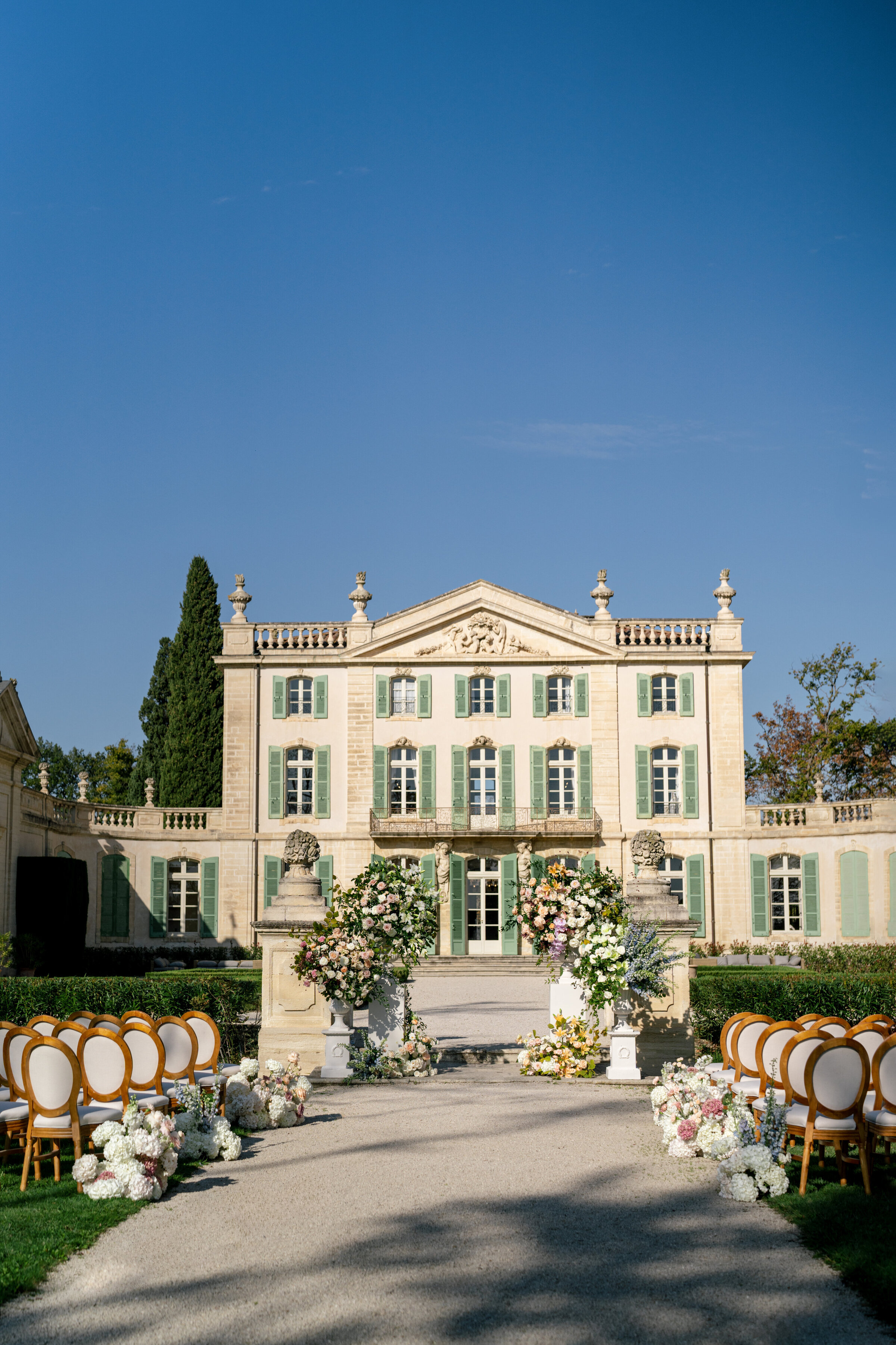 Berlez-Aspen-Avenue-Chicago-Wedding-Photographer-Chateau-de-Tourreau-AMV-Weddings-Gold-Leaf-Brides-Joli-Bazaar-Editorial-Luxury-Details