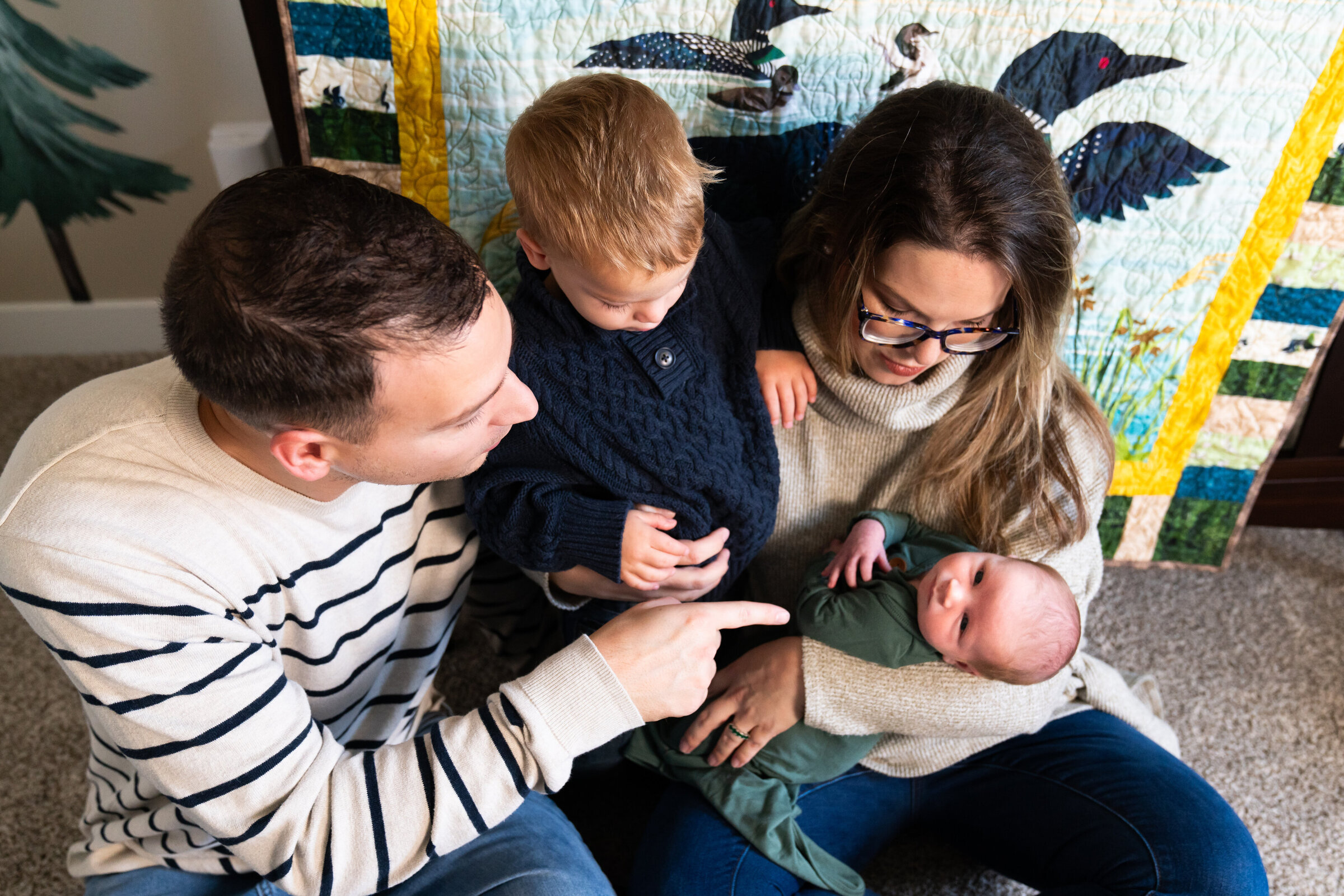 Family newborn picture ideas