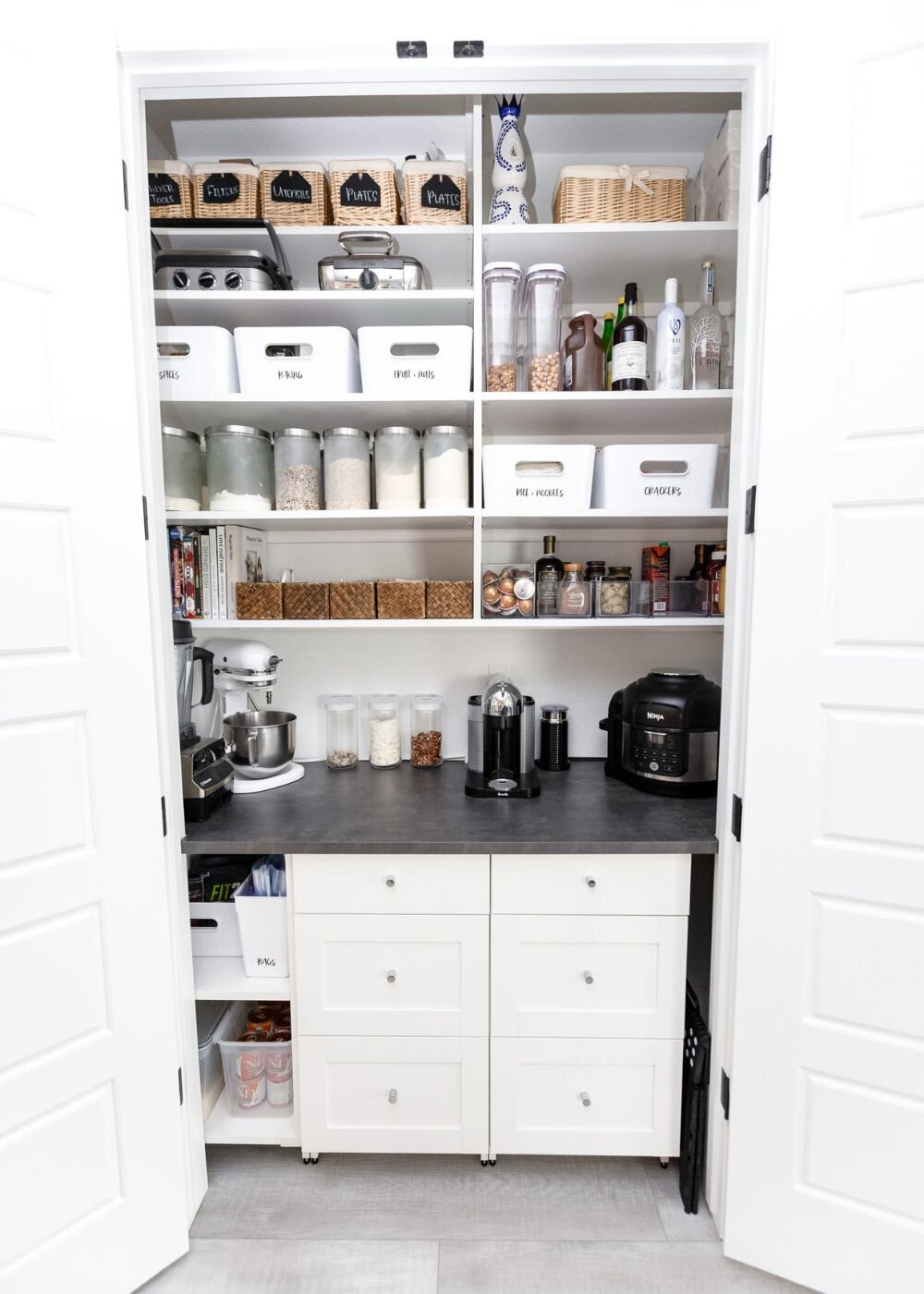 custom-pantry-white-organized-brilliantista (2)