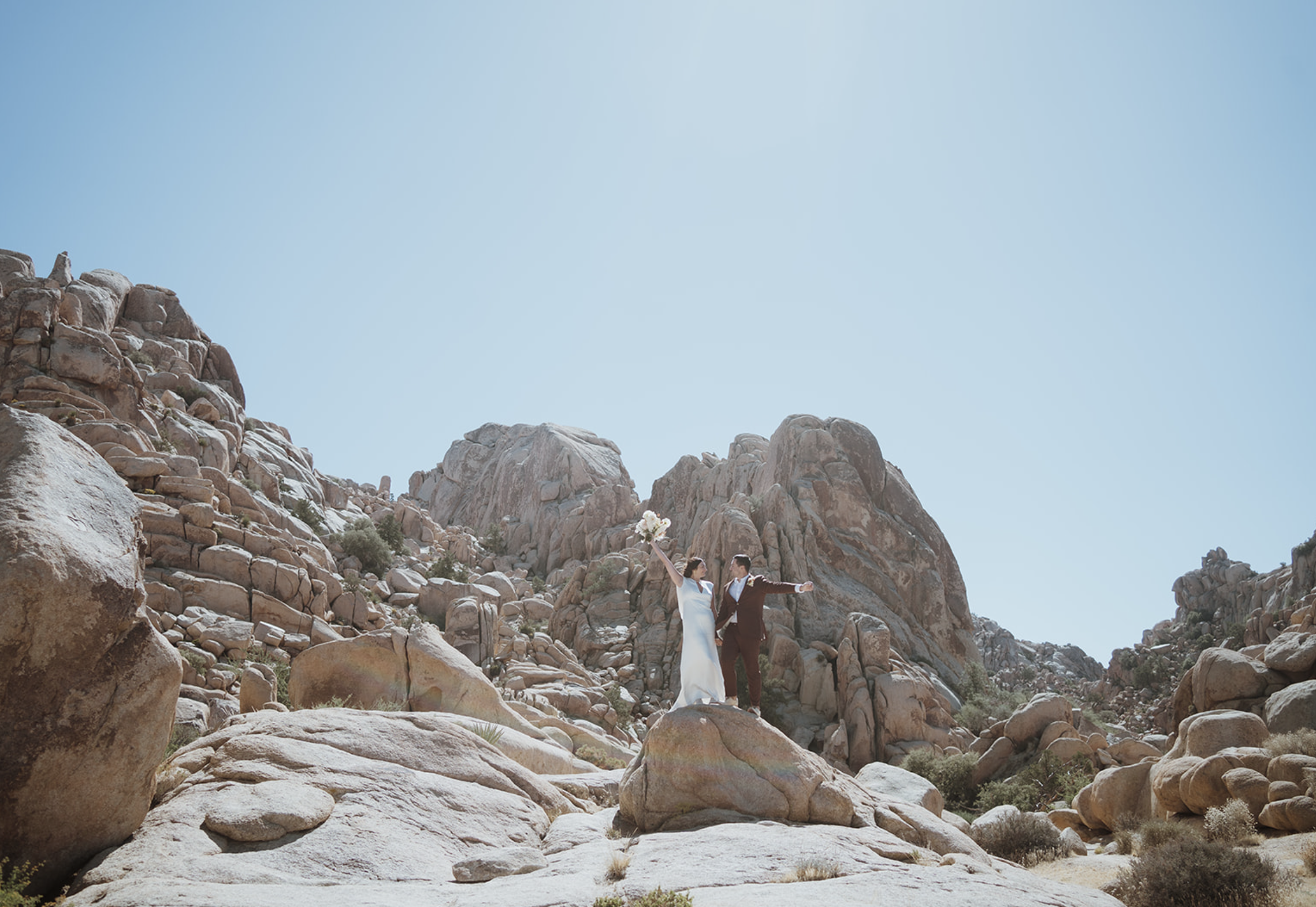 How to elope in the Colorado mountains. Planning an adventure elopement in Colorado. Sydney is a colorado elopement photographer that specializes in hiking and planning mountain weddings.