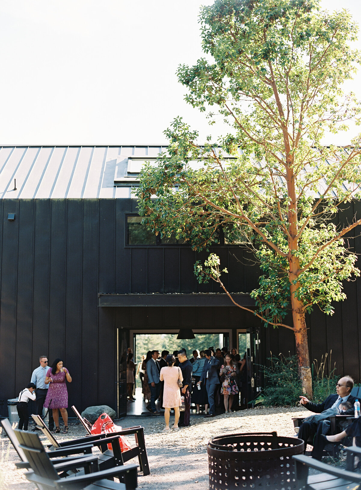 black modern barn wedding