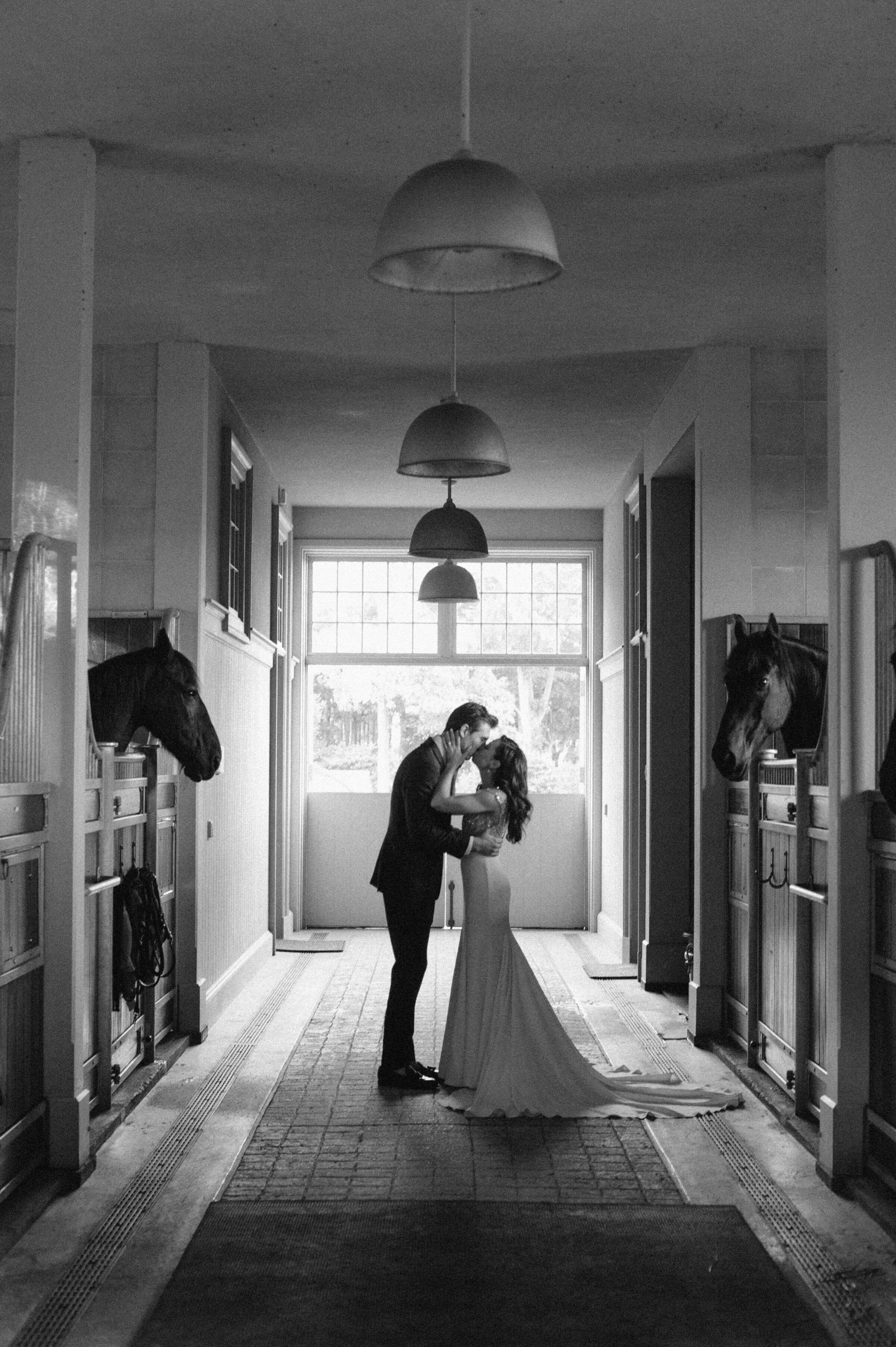 horse-barn-bride-groom-portrait