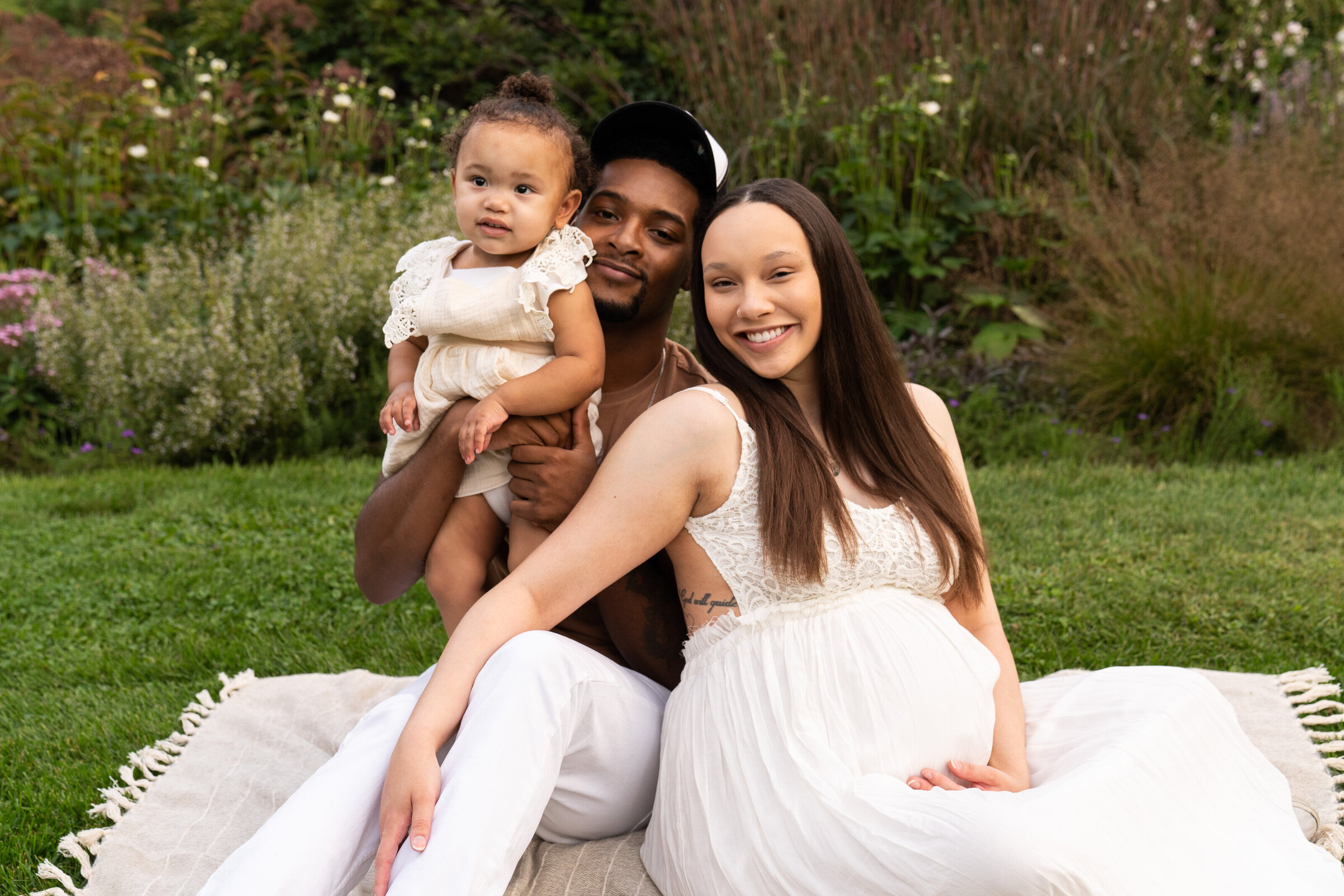 Maternity photo ideas with siblings