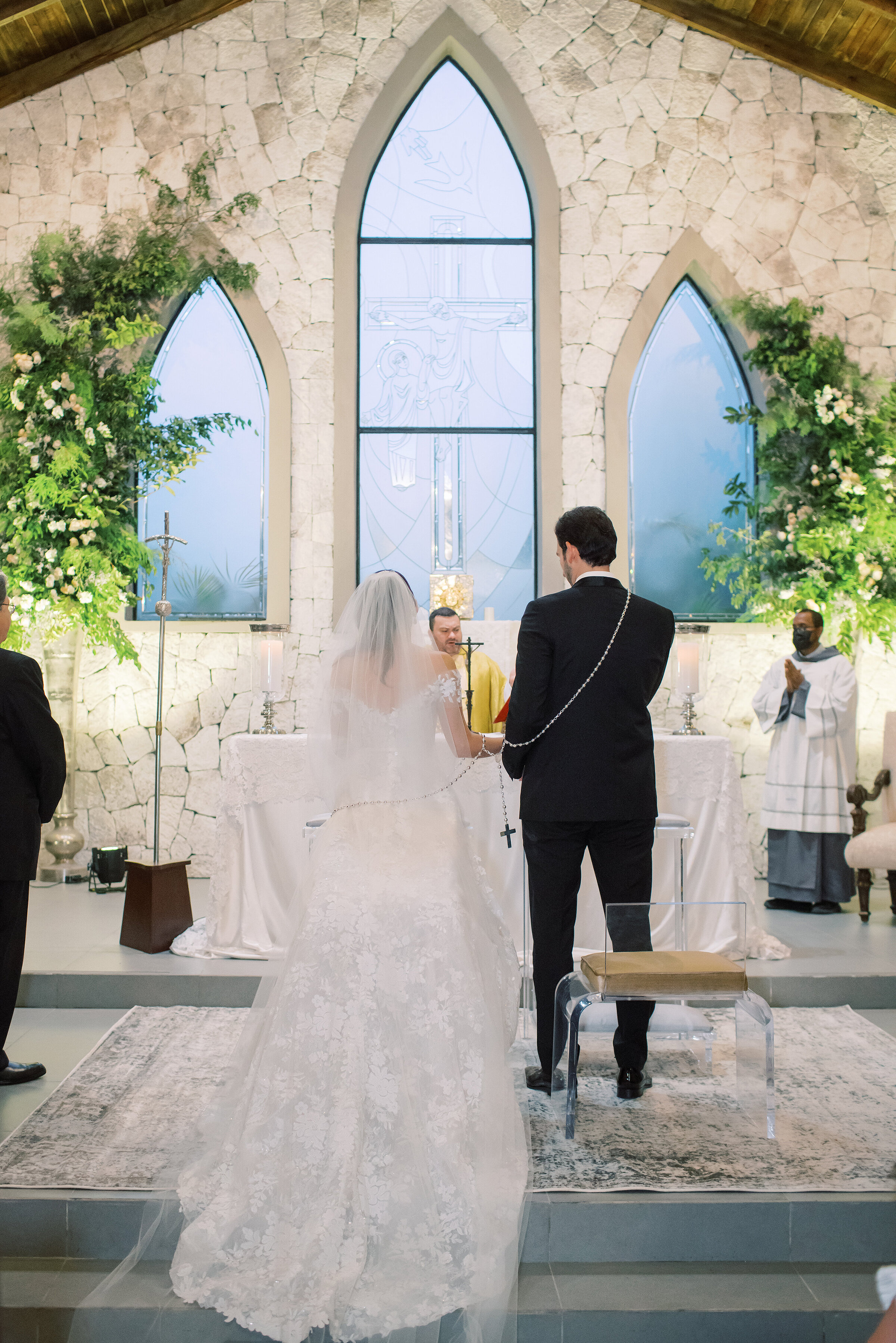 Fine Art Film Wedding Photographer Vicki Grafton Photography Destiantion Caribbean Luxury Villa Honduras  Roatan Anamarias Eventos19