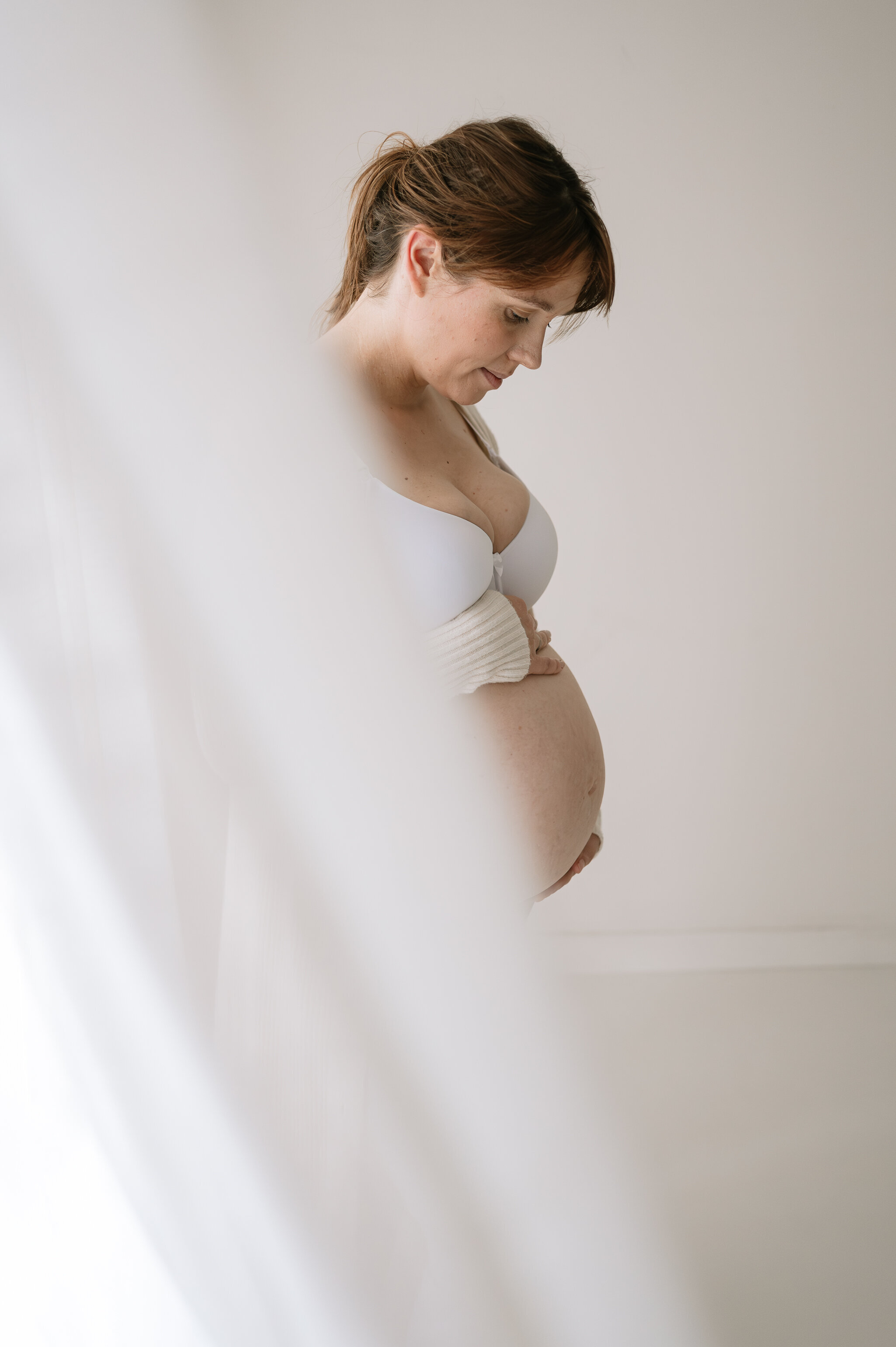 maternity photographer based in central York using natural lighting