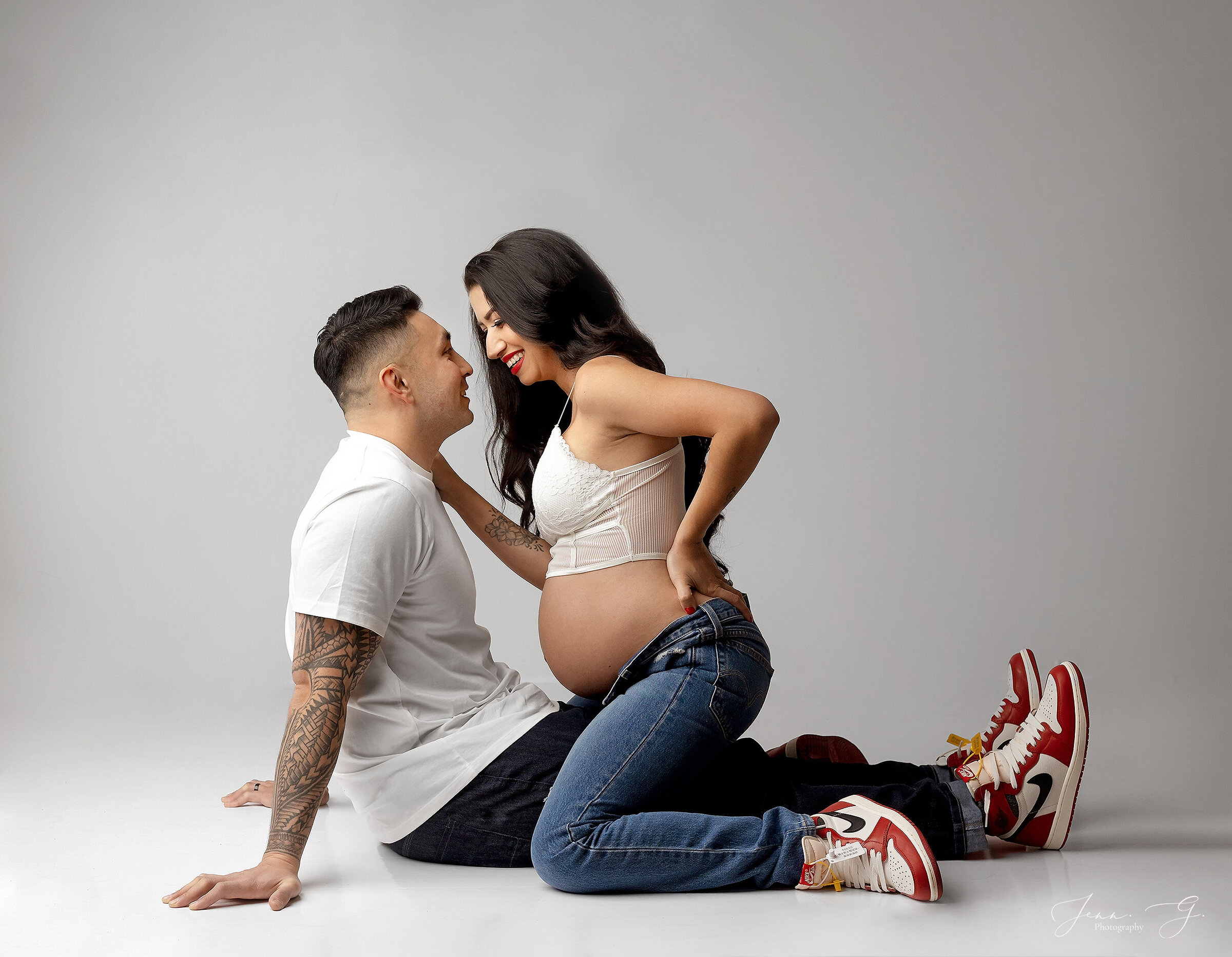 couples cute maternity photos