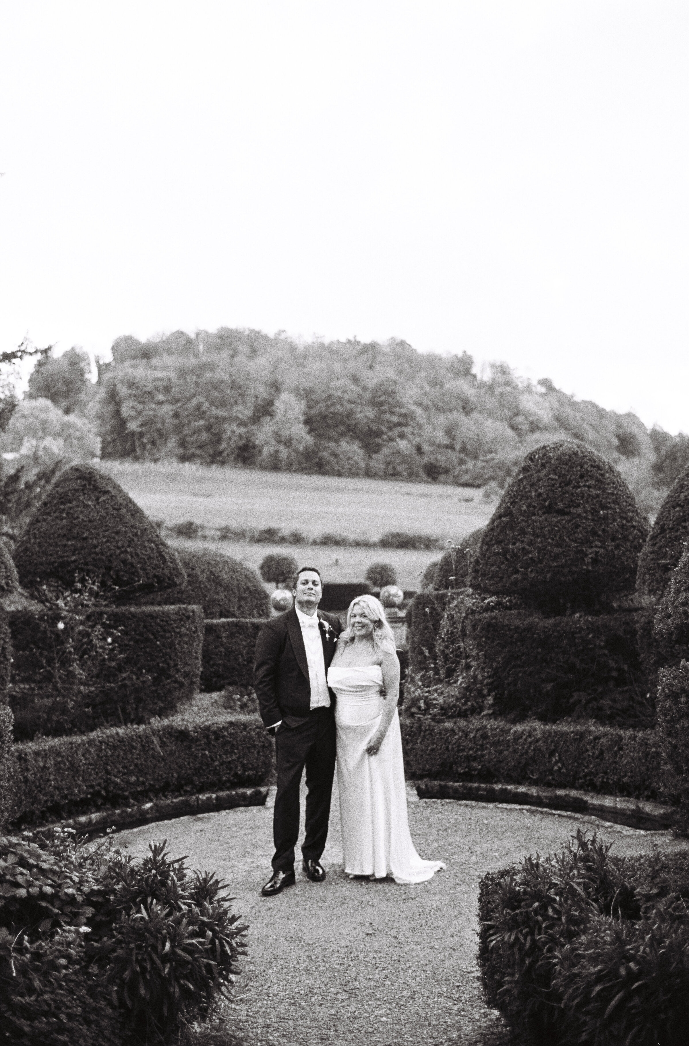 cotswold-wedding-couple-portrait-35mm-1