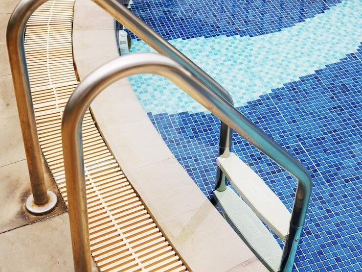 Aluminum commercial railing