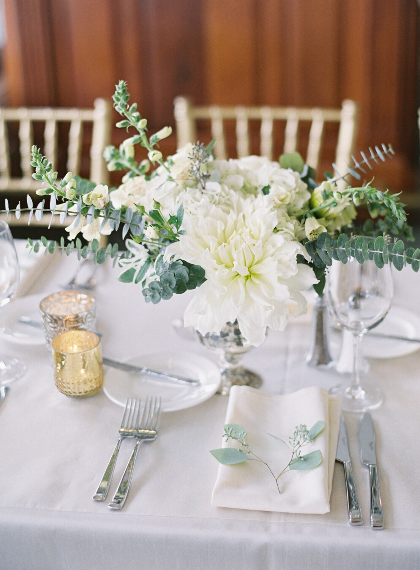 white and green floral centerpiece on wedding table