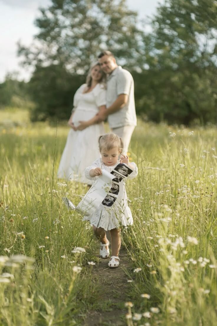 Pregnancy announcement shoot