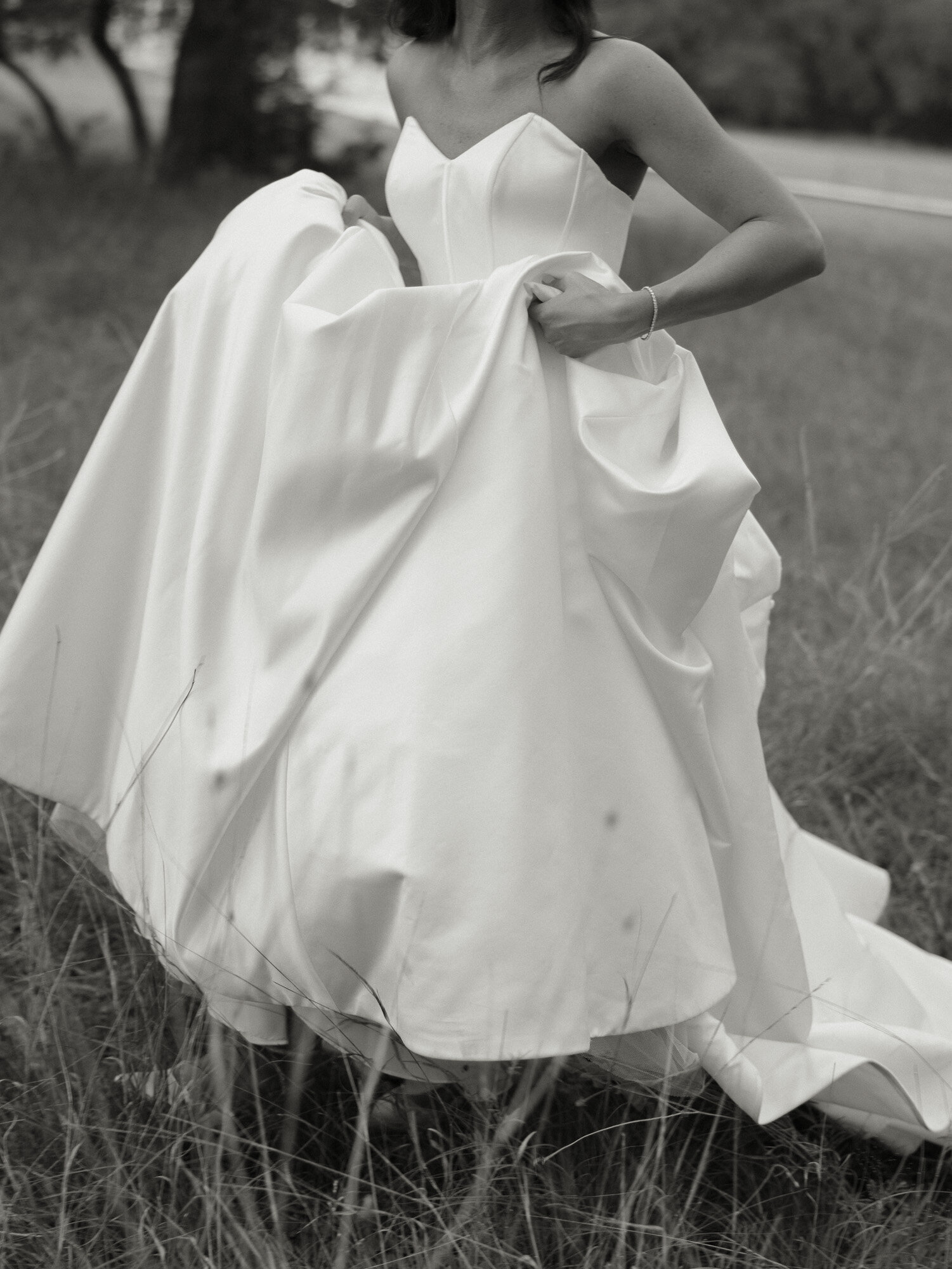 kenzi-taylor-wedding-sneakpeeks-dawnphotoco-swallowseve-fredricksburgtexas-381