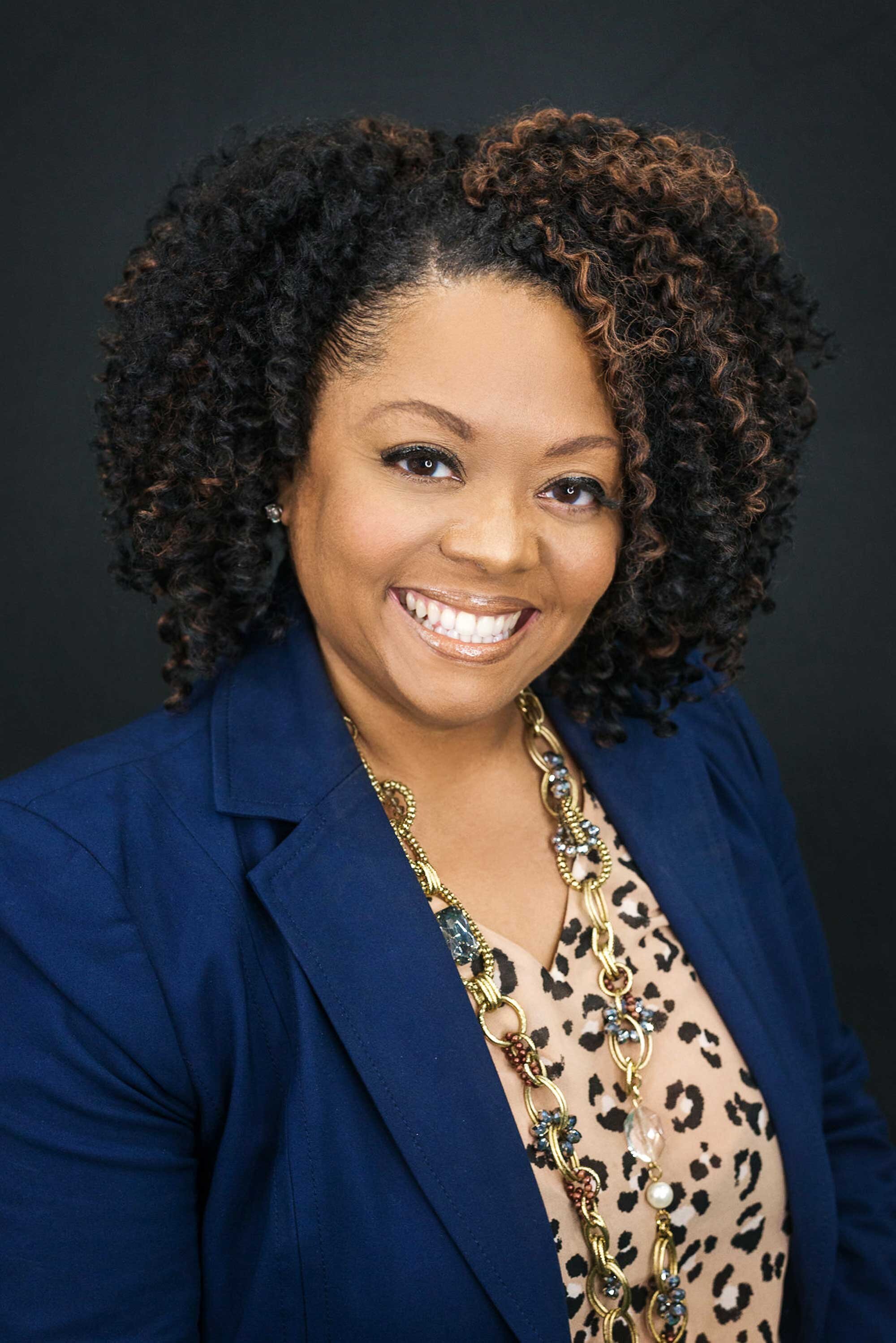 StudioVPhotography_CARWomaninblue