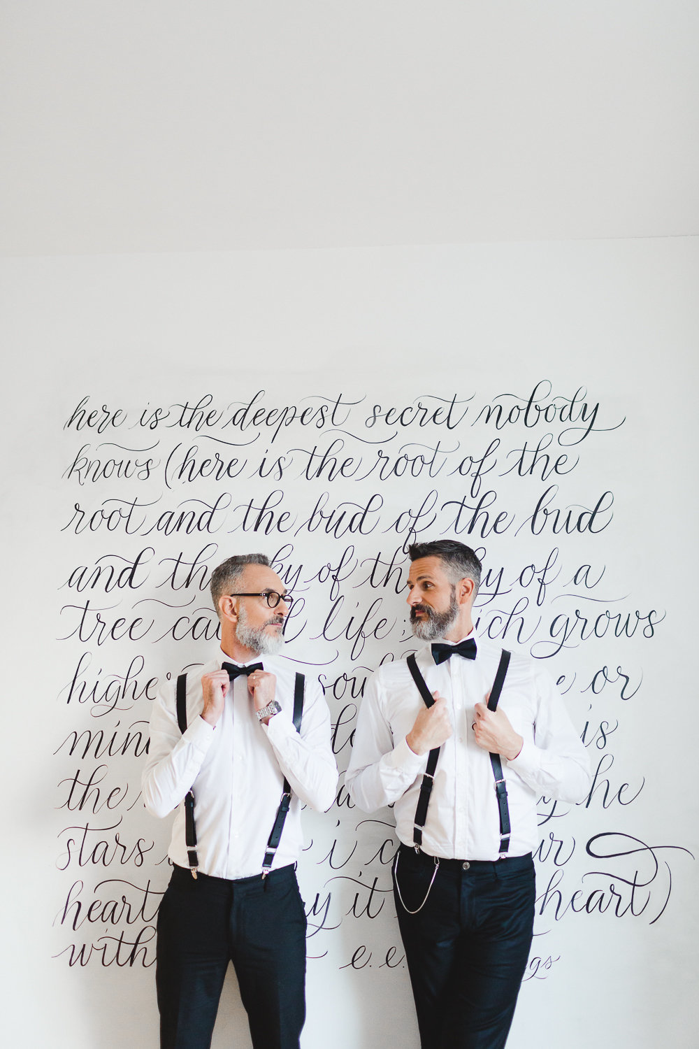 modern-black-and-white-same-sex-wedding-lisa-renault-photographie-photographe-mariage-montreal-56