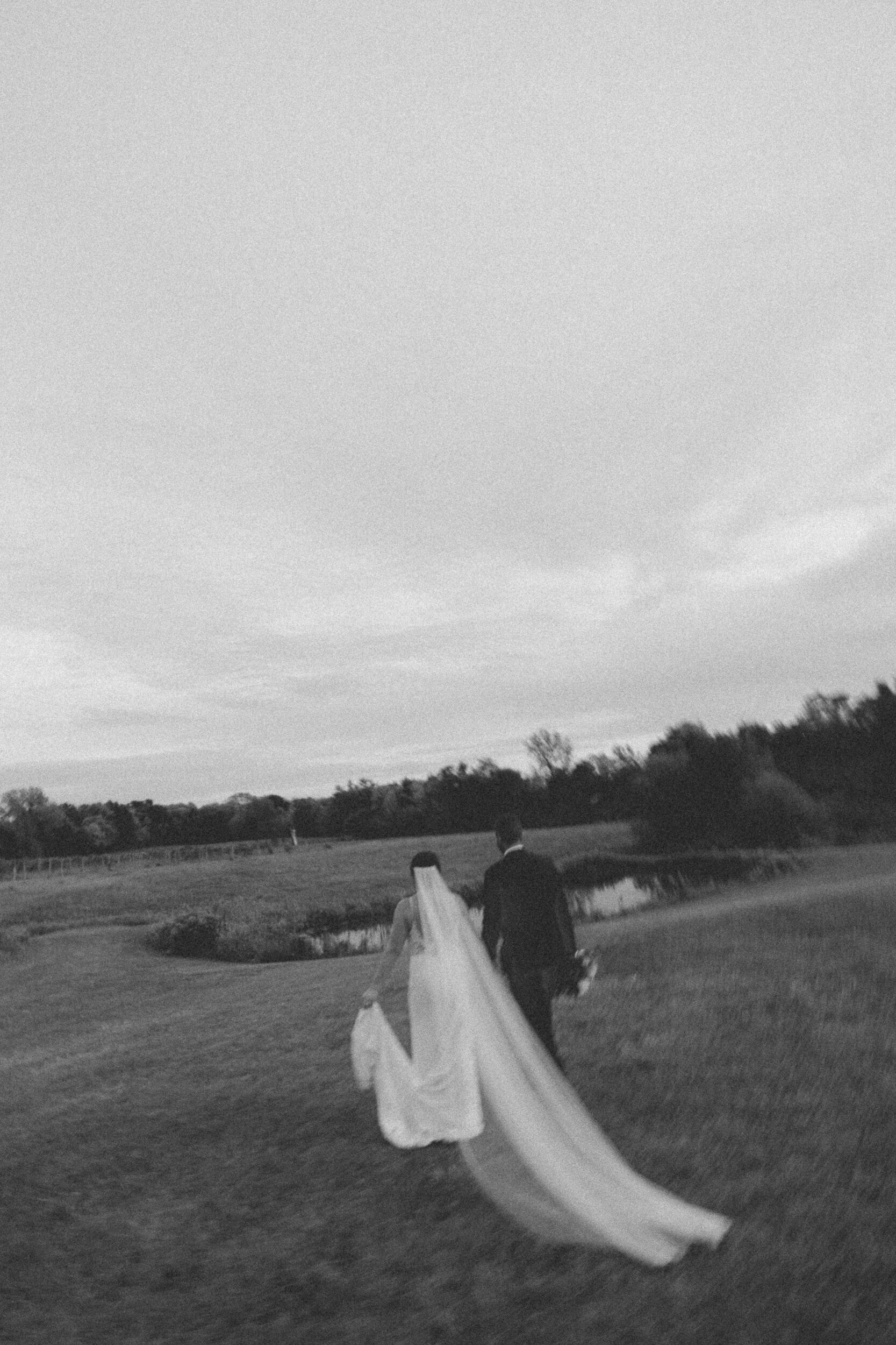 Winery-wedding-illinois-rachael-marie-sunset-ceremony-40