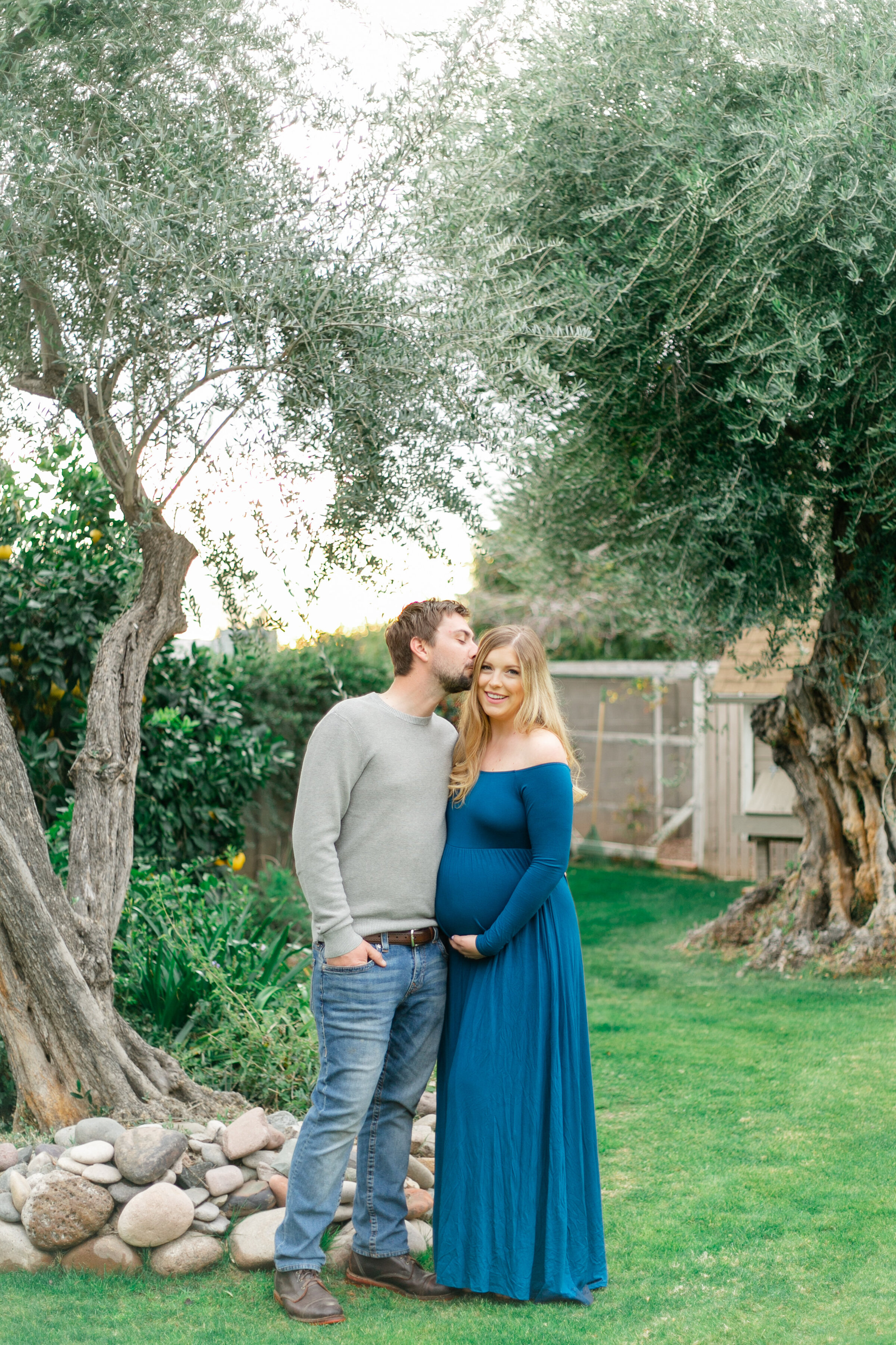 Karlie Colleen Photography - Phoenix Arizona Maternity Session - Green Historic Home - Hannah & Calvin -36