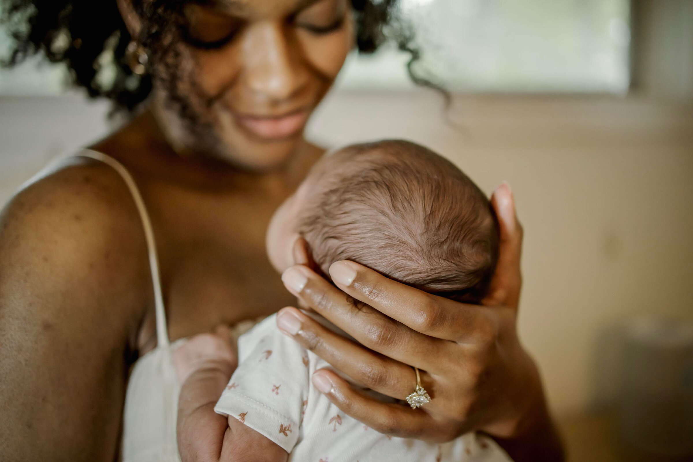 newborn-photographer-in-home-dallas