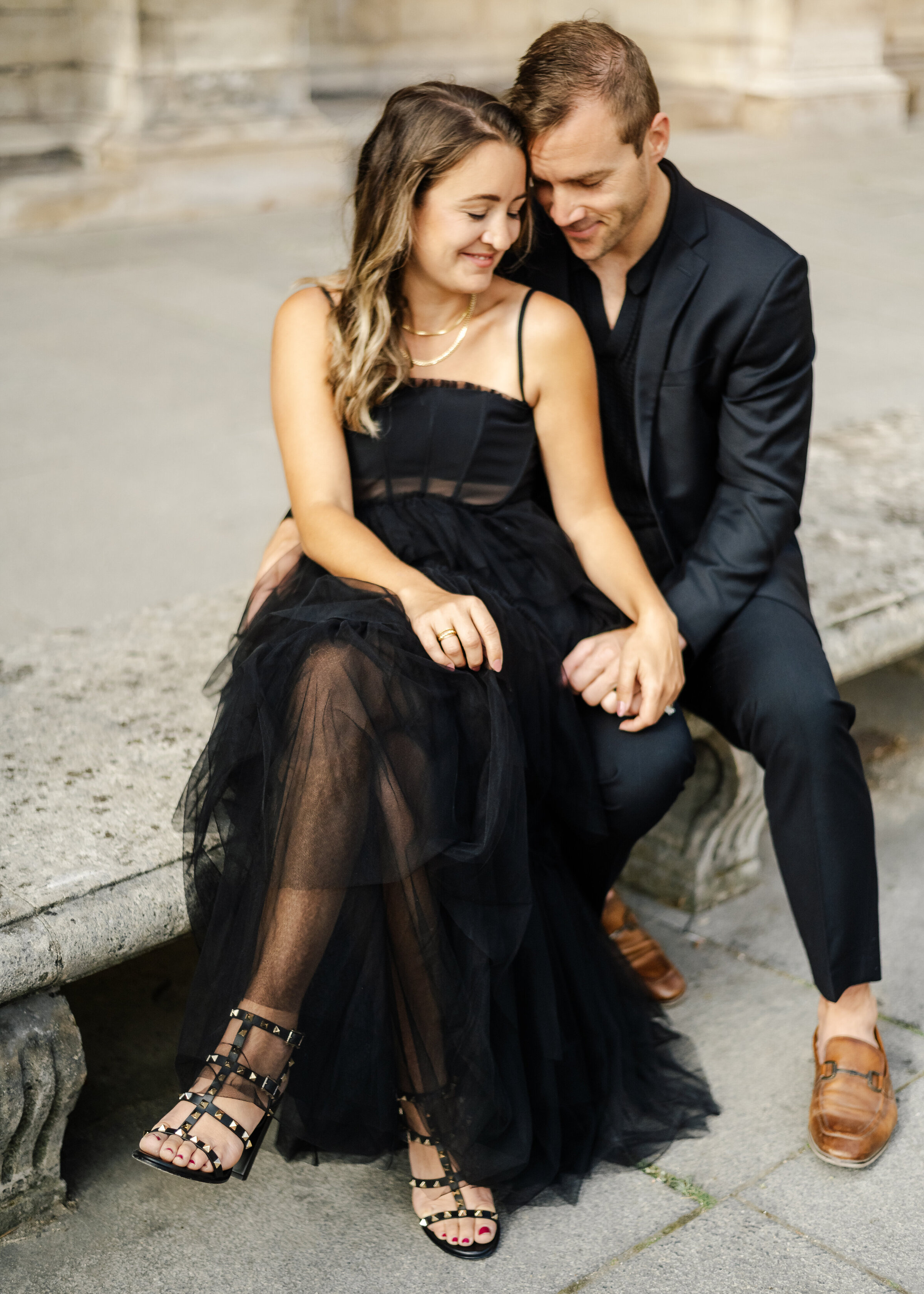 All black outfit couples photoshoot at Louvre in Paris France