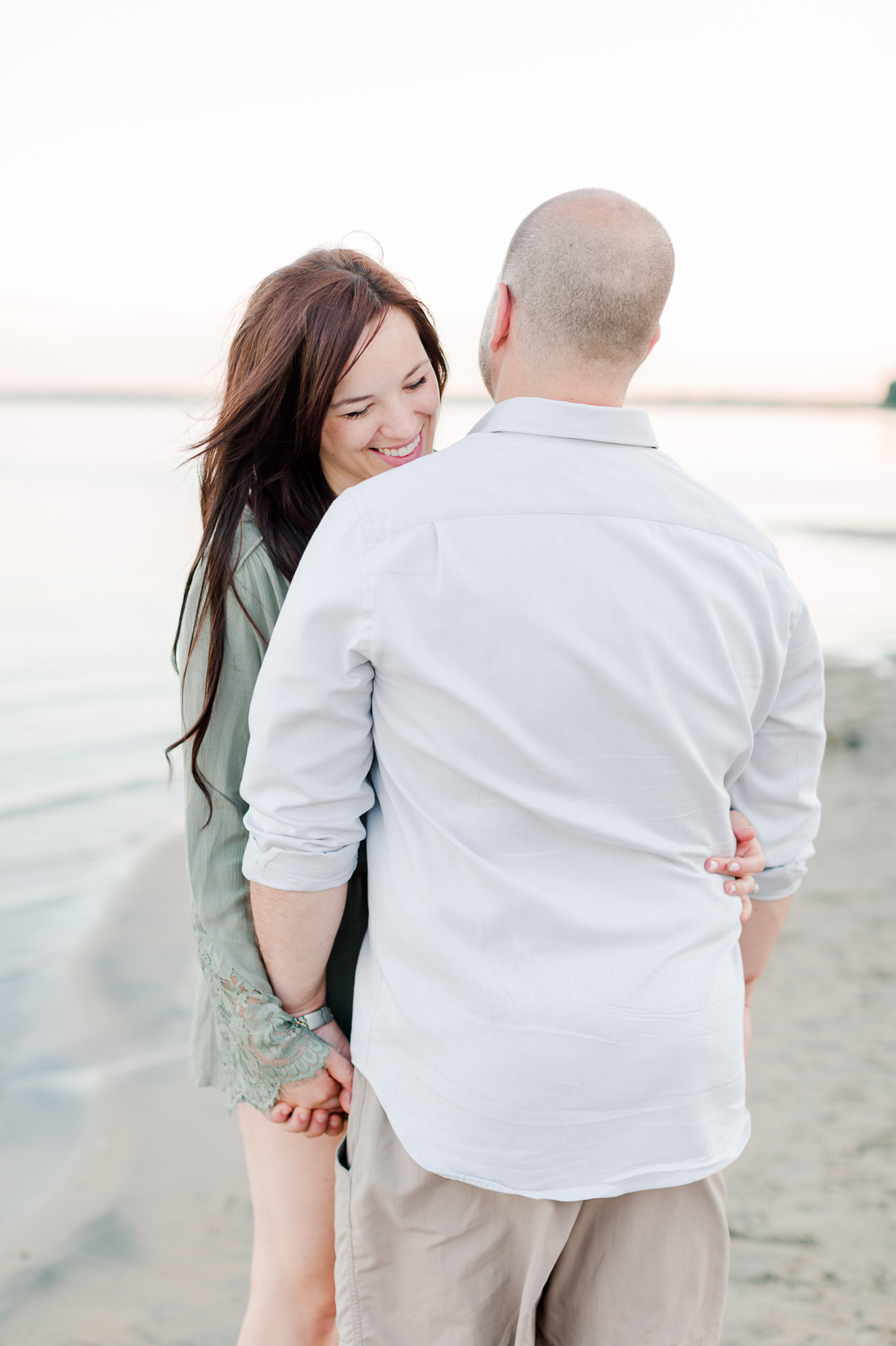 photographe-fiancailles-montreal-parc-national-oka-lisa-renault-photographie-beach-engagement-session-75