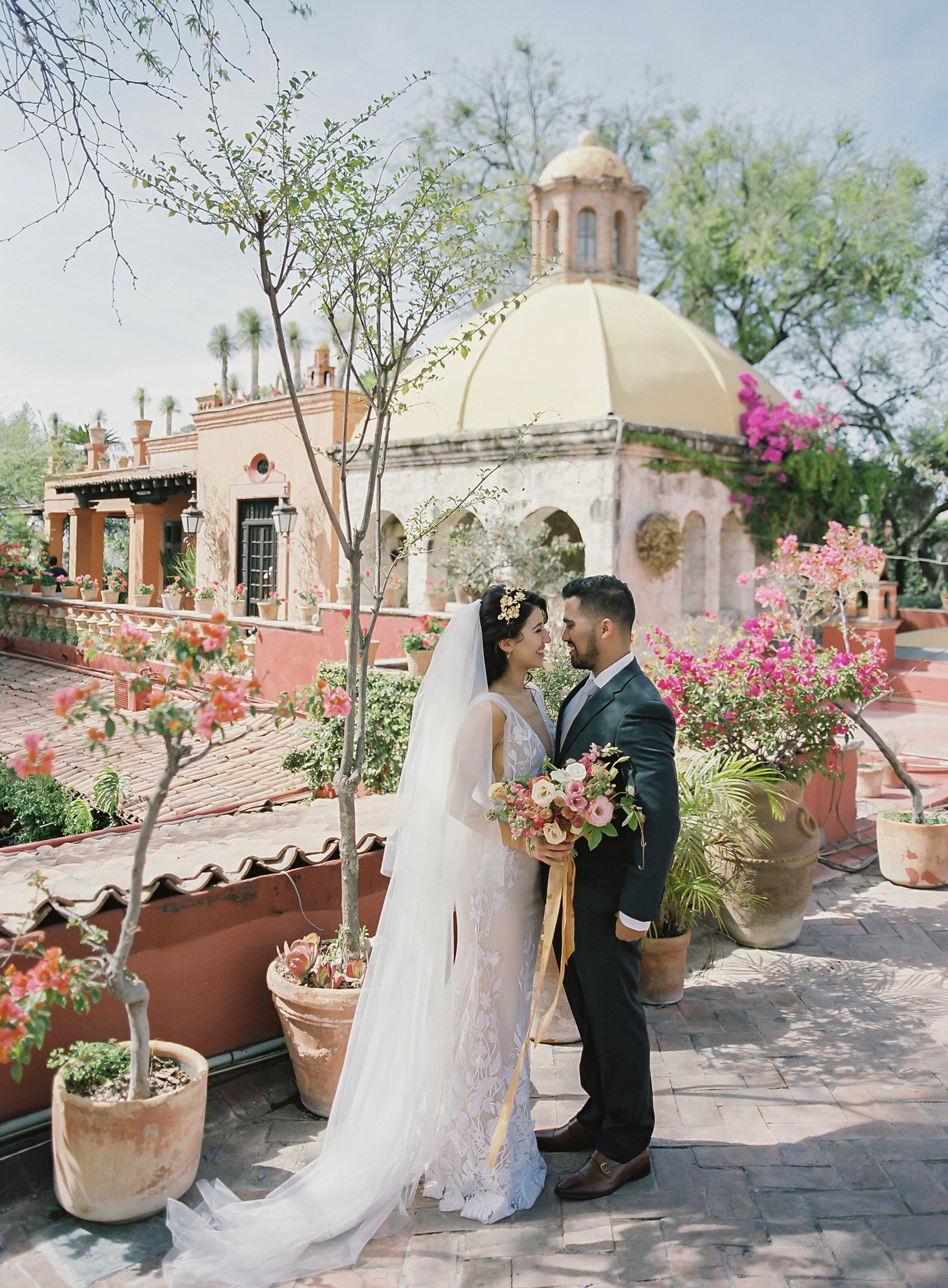 Vicki Grafton Photography Casa Hyder San Miguel de Allende Luxury Fine aRT Film Wedding Martha Stewart Bride Destination 33