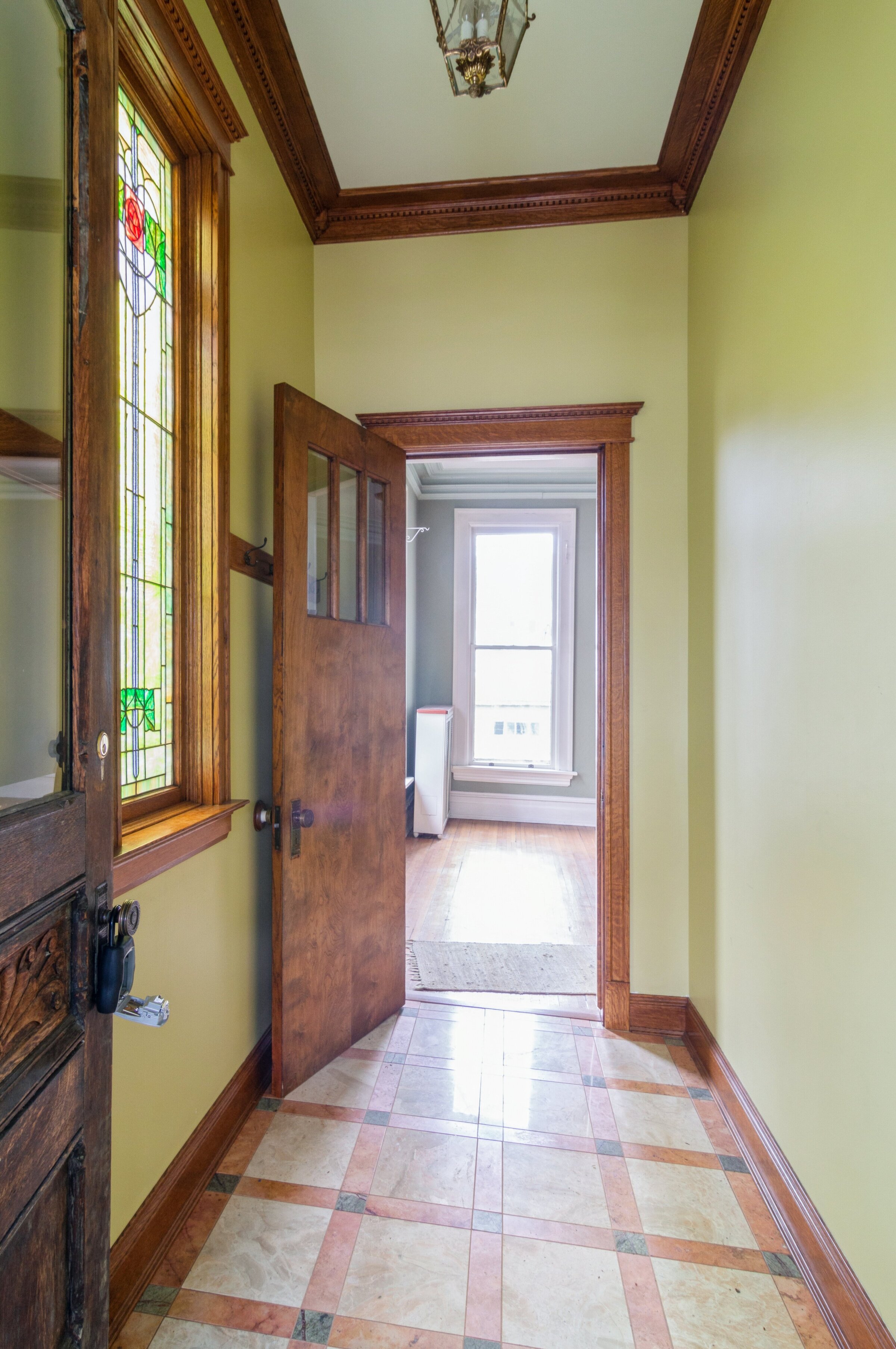 04 - Foyer