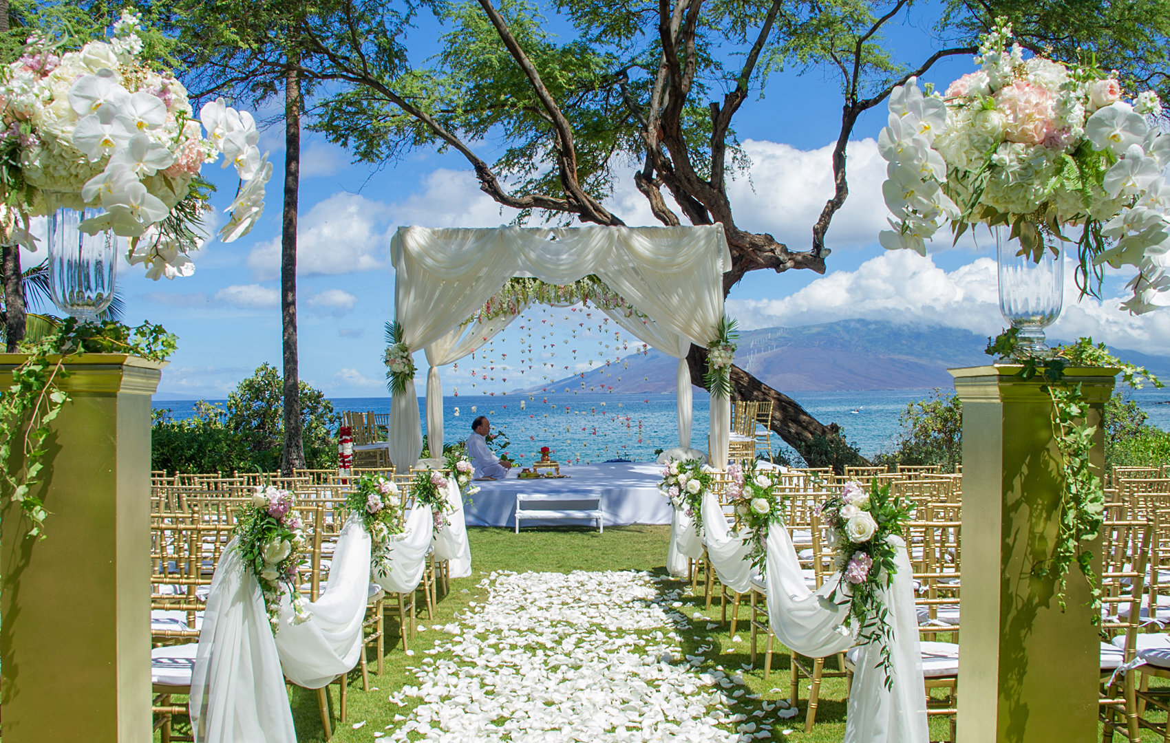 Maui wedding decor