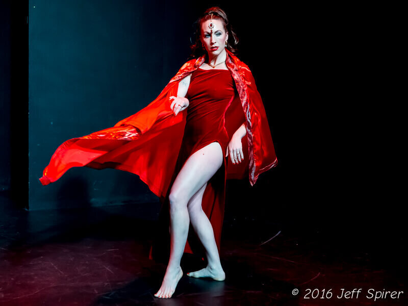 woman_burlesque_red_cape