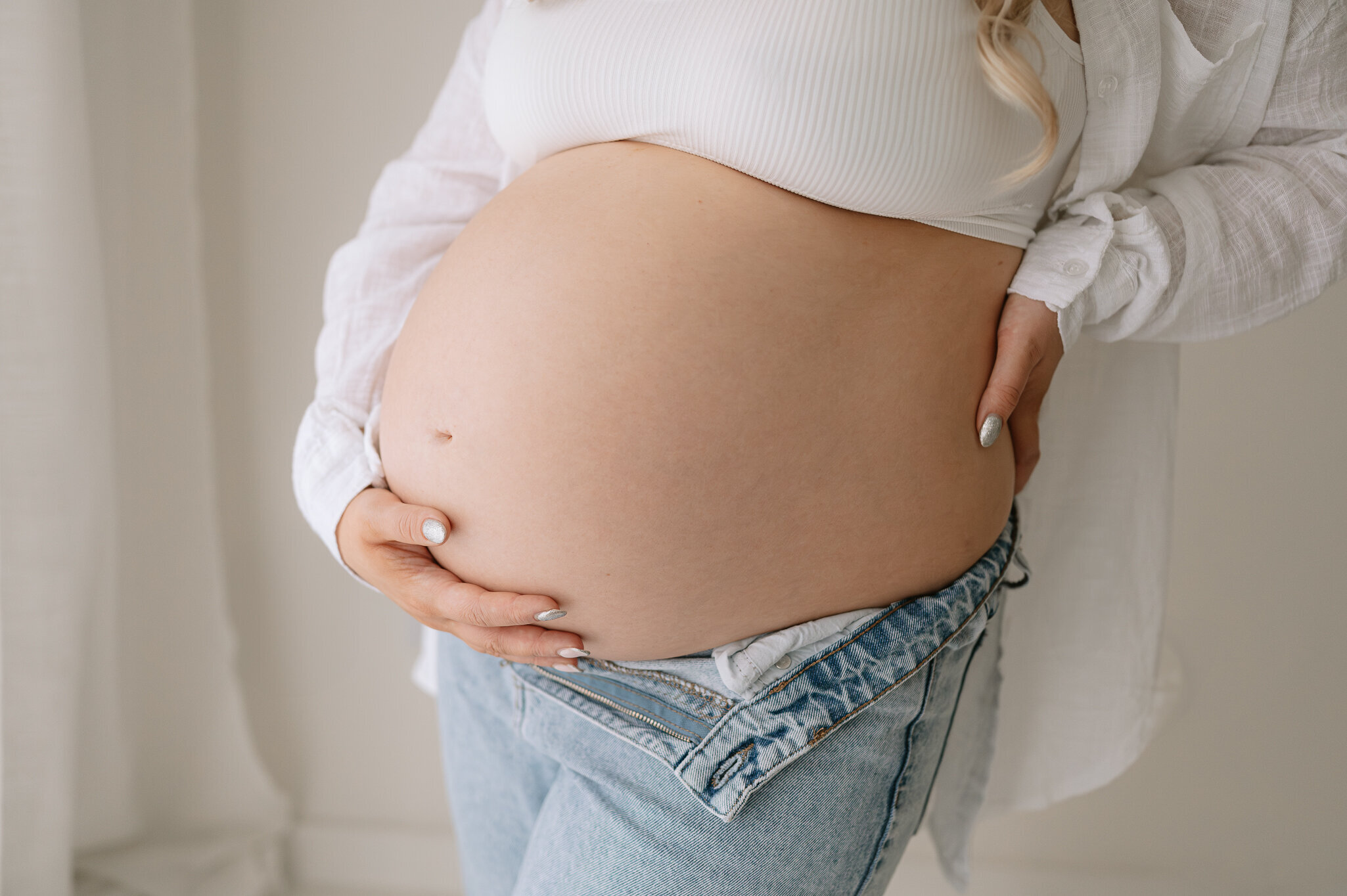 maternity bump in york photography studio