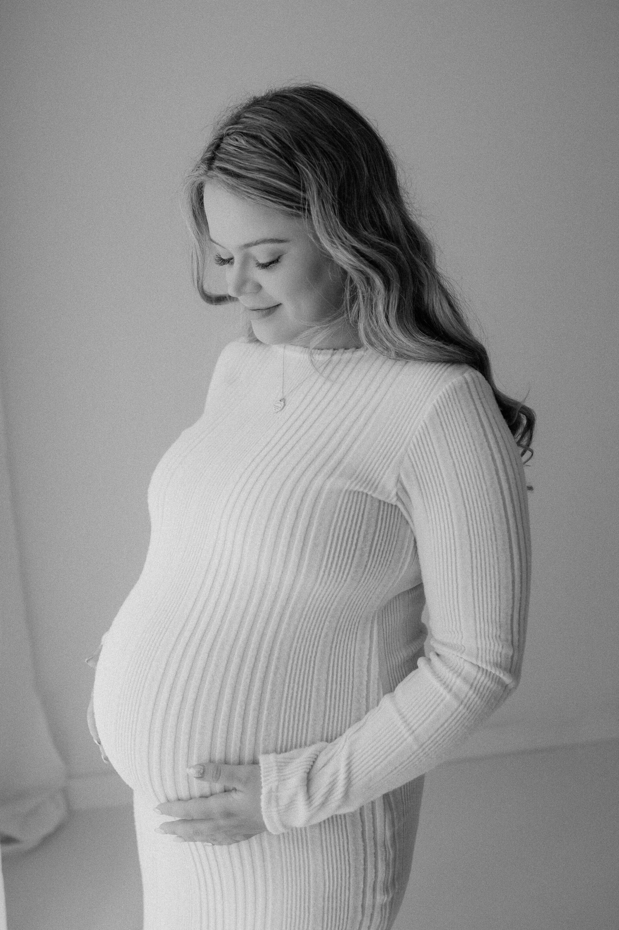 maternity bump in york photography studio
