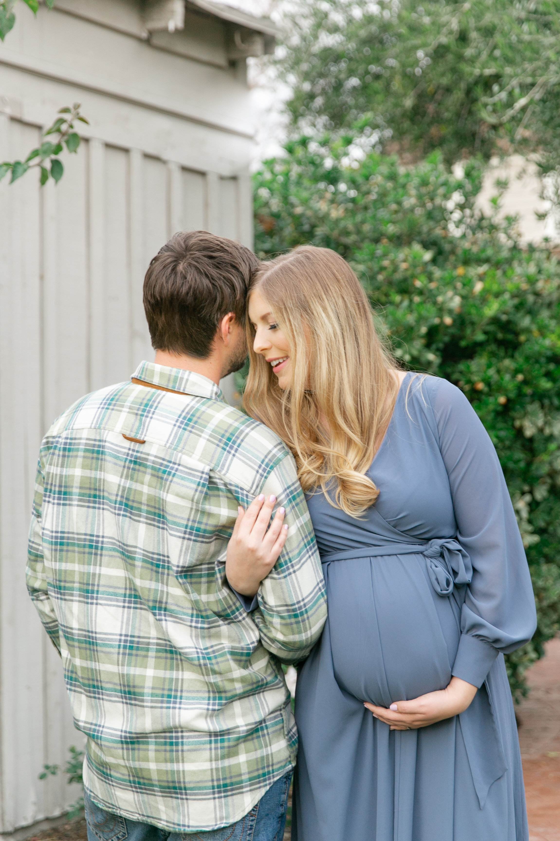 Karlie Colleen Photography - Phoenix Arizona Maternity Session - Green Historic Home - Hannah & Calvin -42