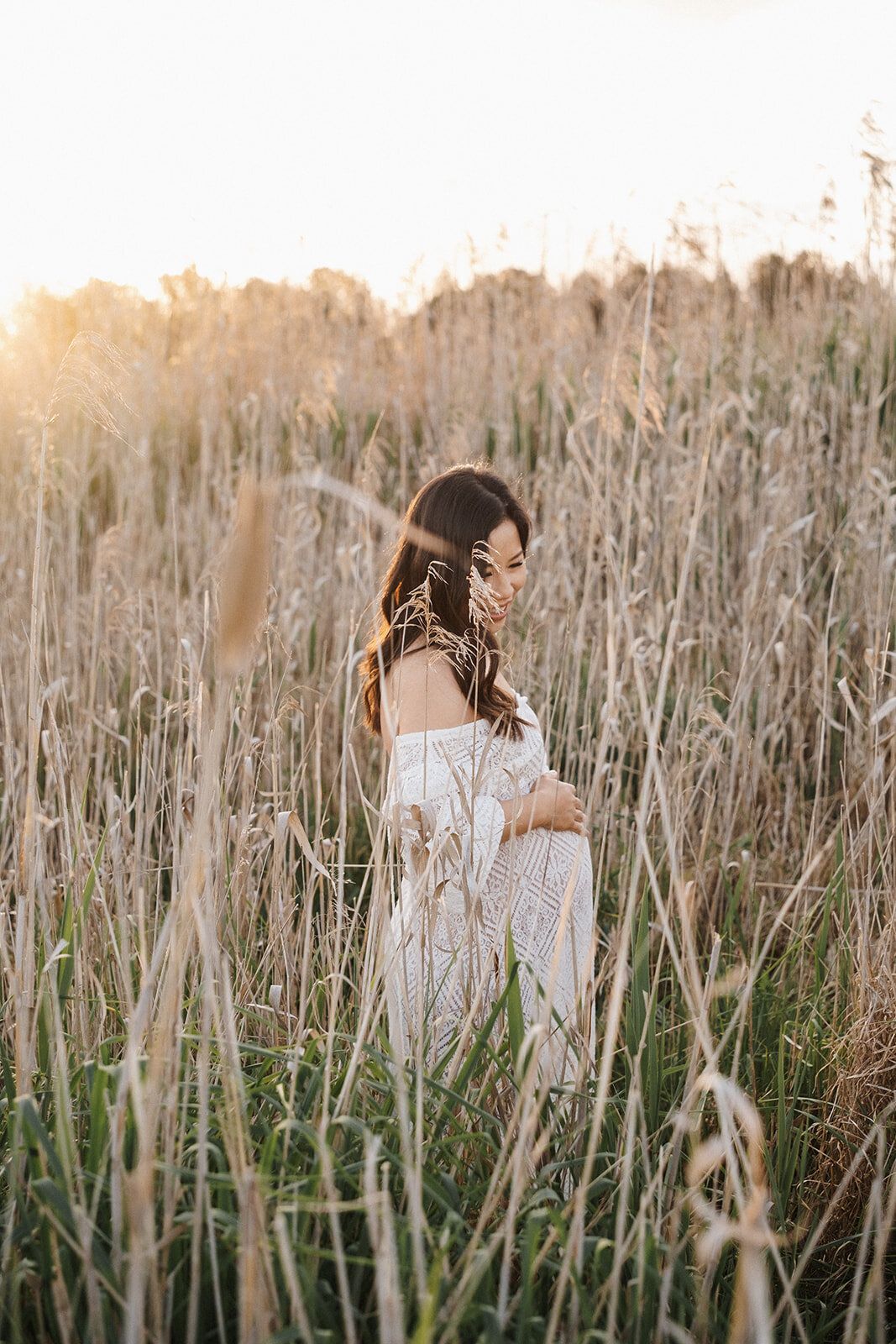maternity photo in field melbourne