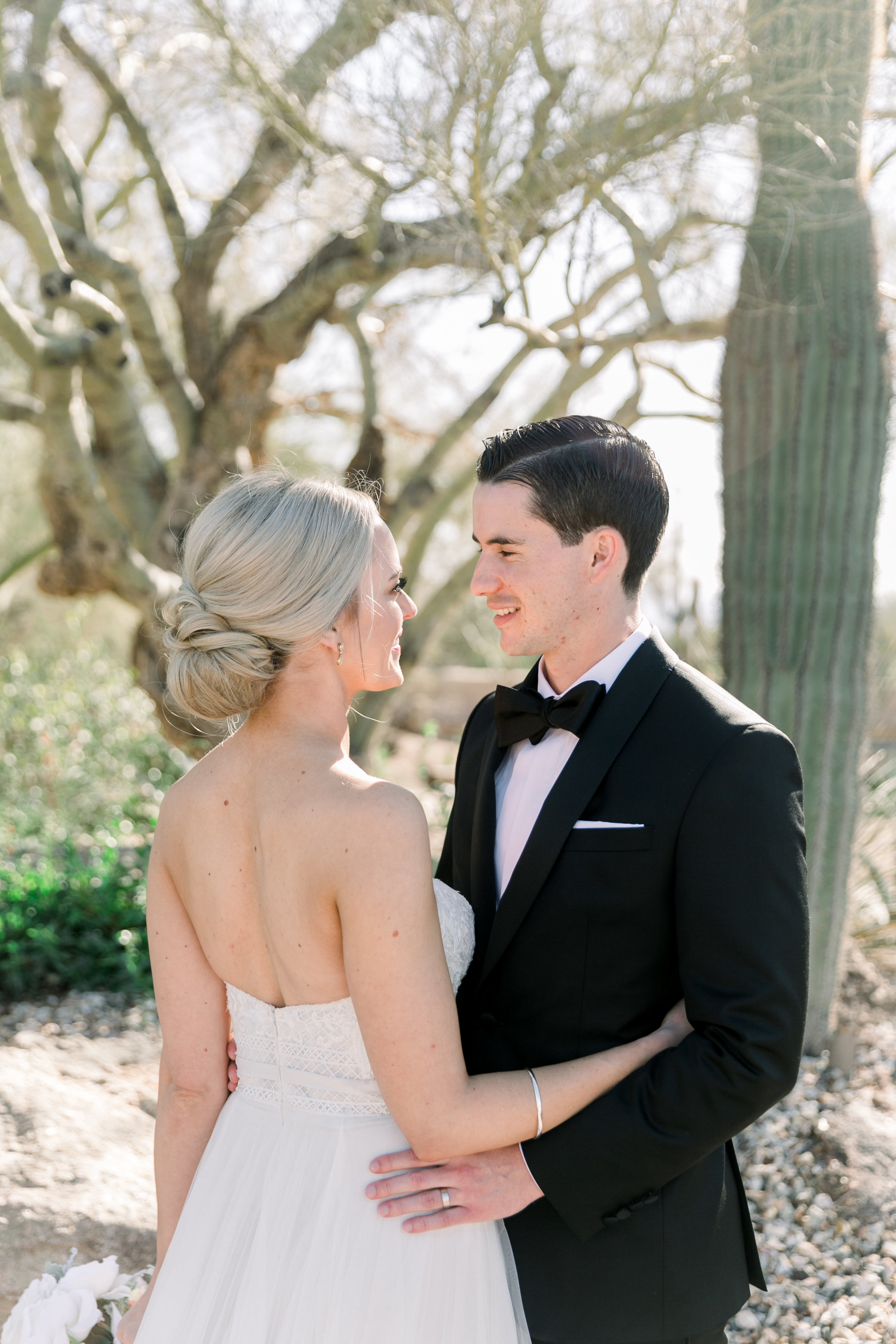 Karlie Colleen Photography - Arizona Wedding at The Troon Scottsdale Country Club - Paige & Shane -213