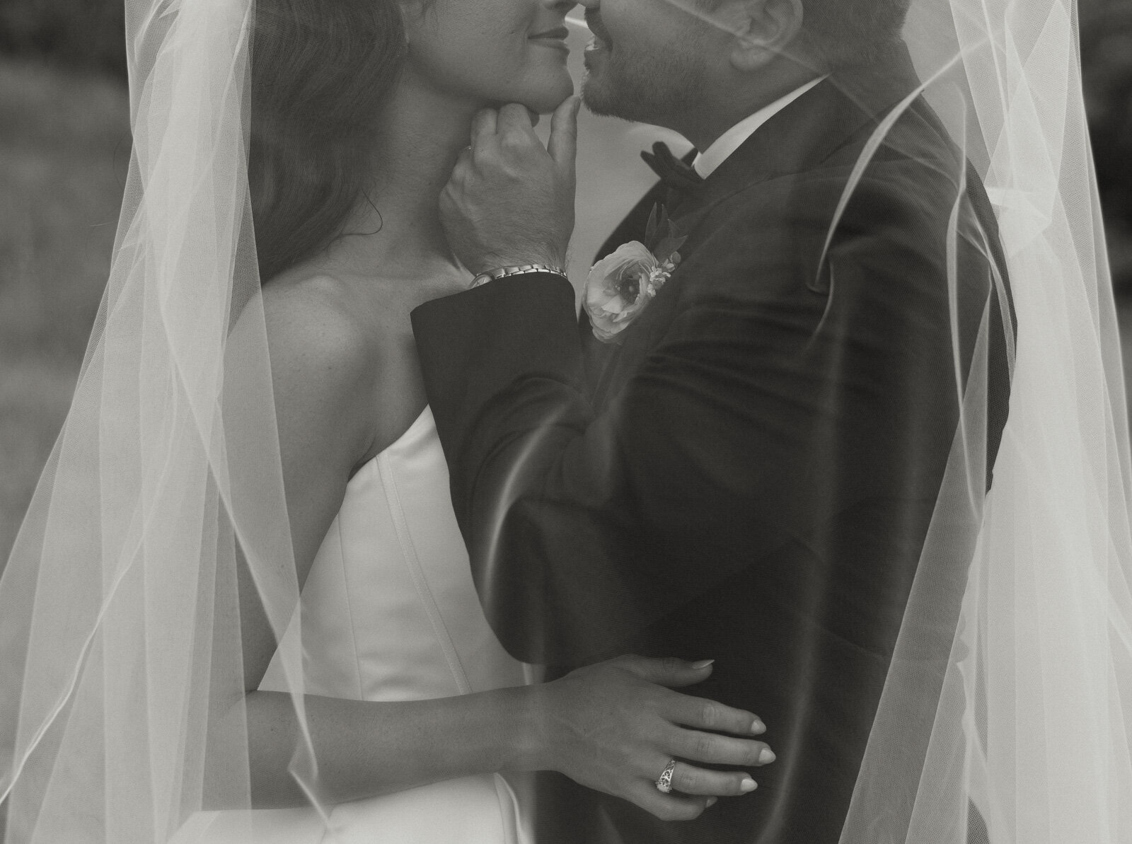 kenzi-taylor-wedding-sneakpeeks-dawnphotoco-swallowseve-fredricksburgtexas-318