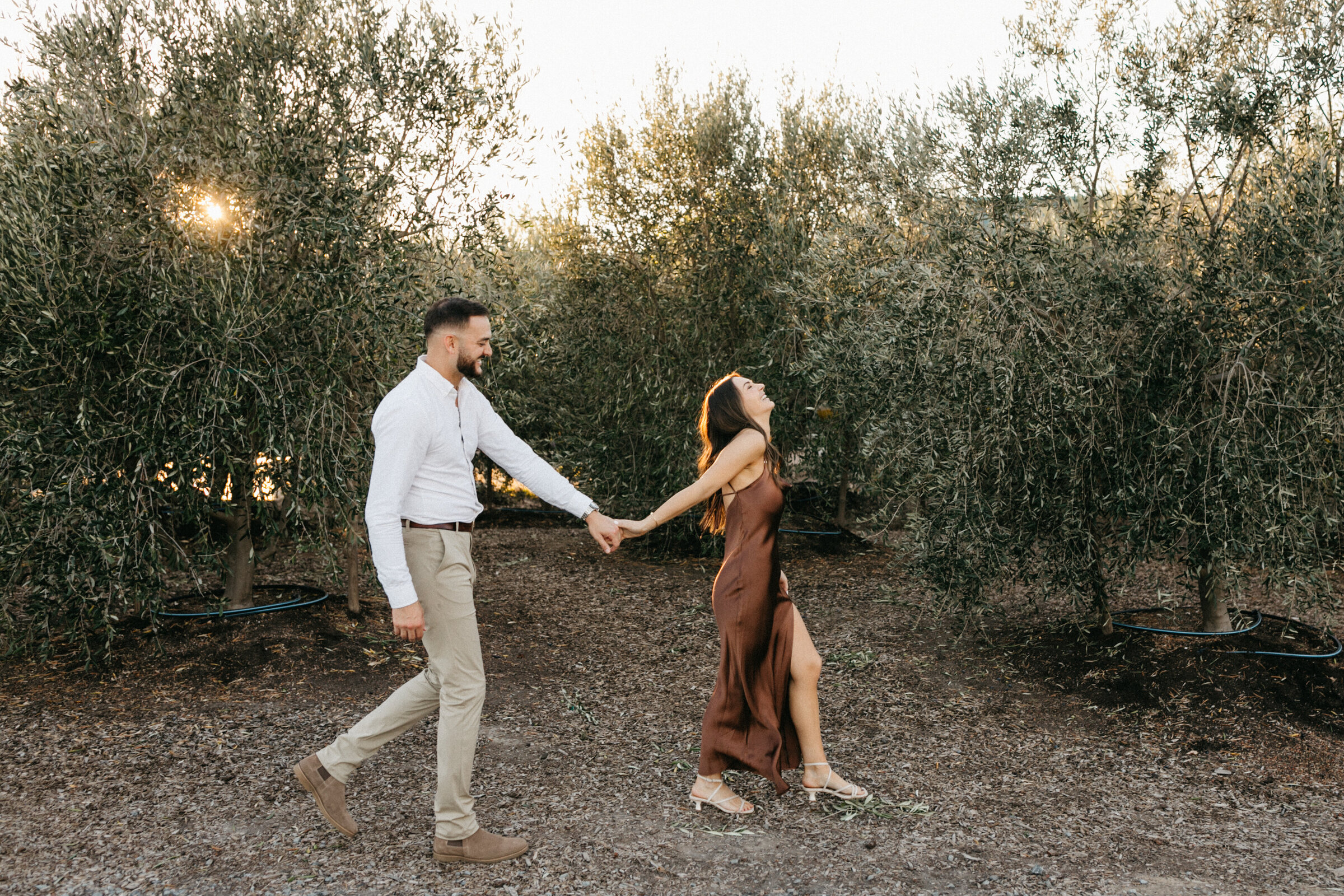 Bricoleur engagement session, walking in vineyards, champagne