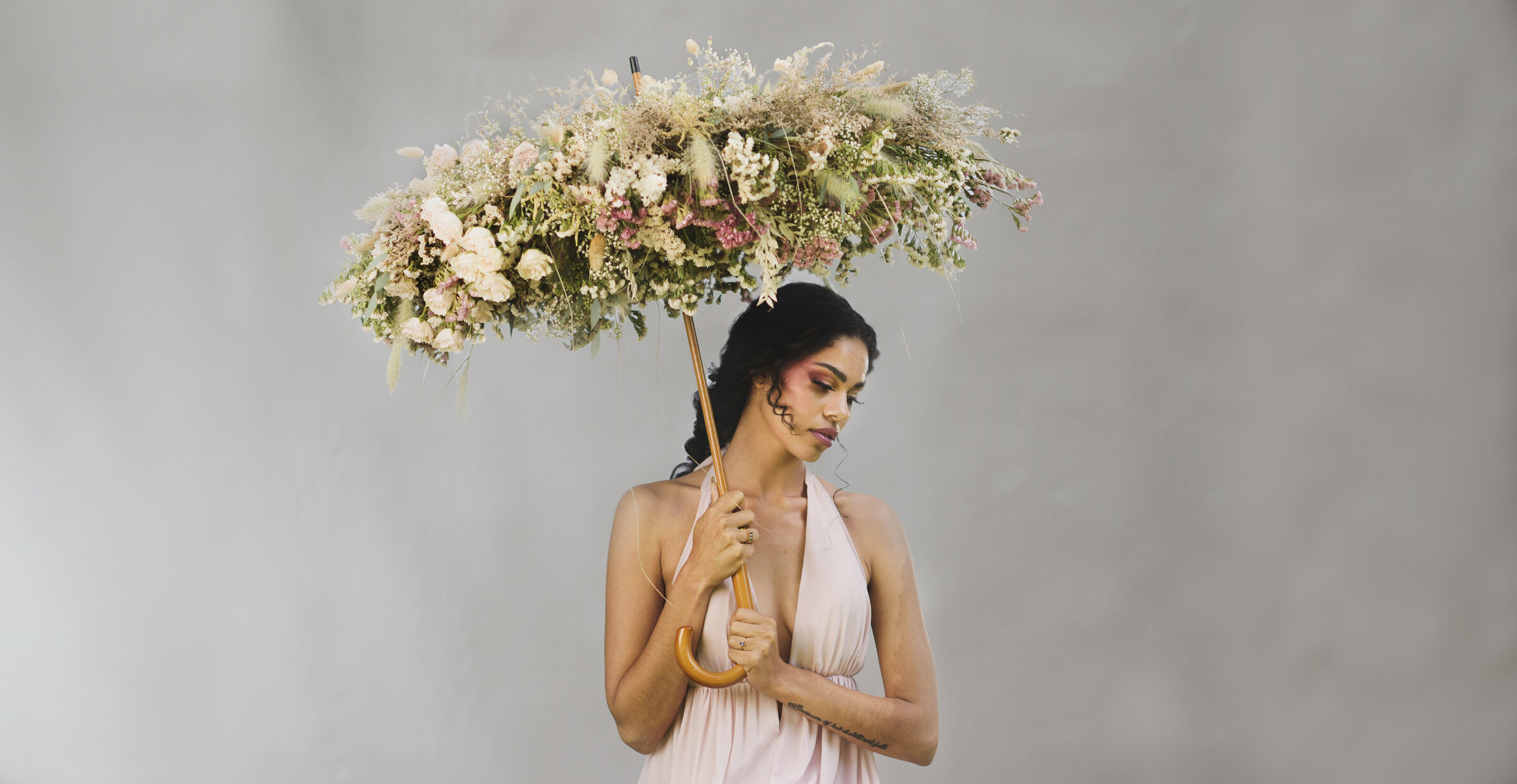 Model holding floral umbrella - floral artistry -Fleuris Studio & Blooms - photo by Helene Cyr