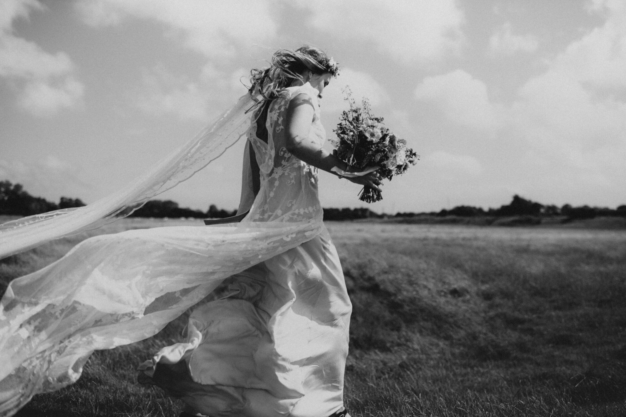 Lauren Knuckey Photography Surrey Wedding Photos-10