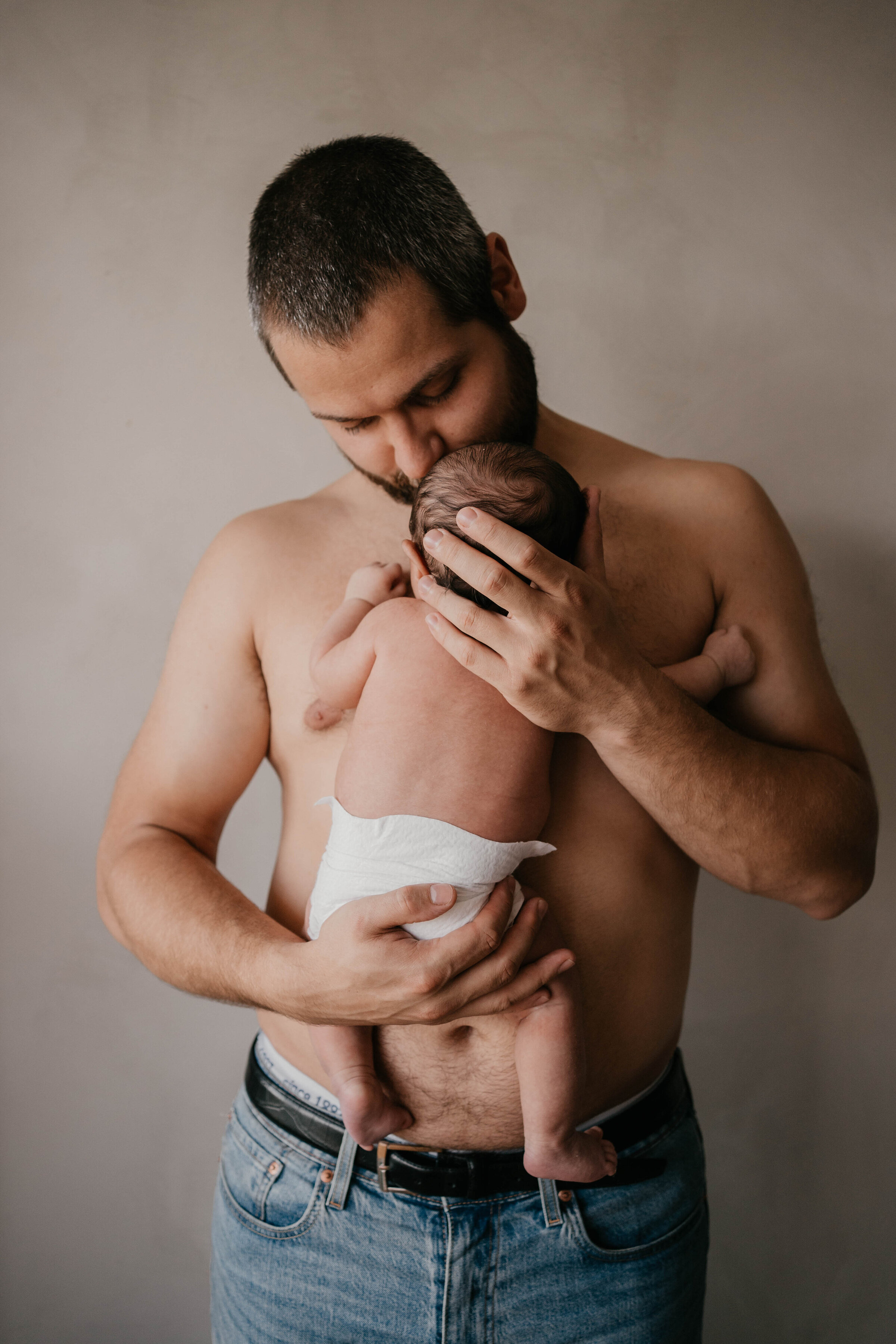 Newbornshoot door Leukfotografie in Amsterdam, Zaandam, Landsmeer, Oostzaan en Purmerend – zachte, liefdevolle babyfoto’s-59