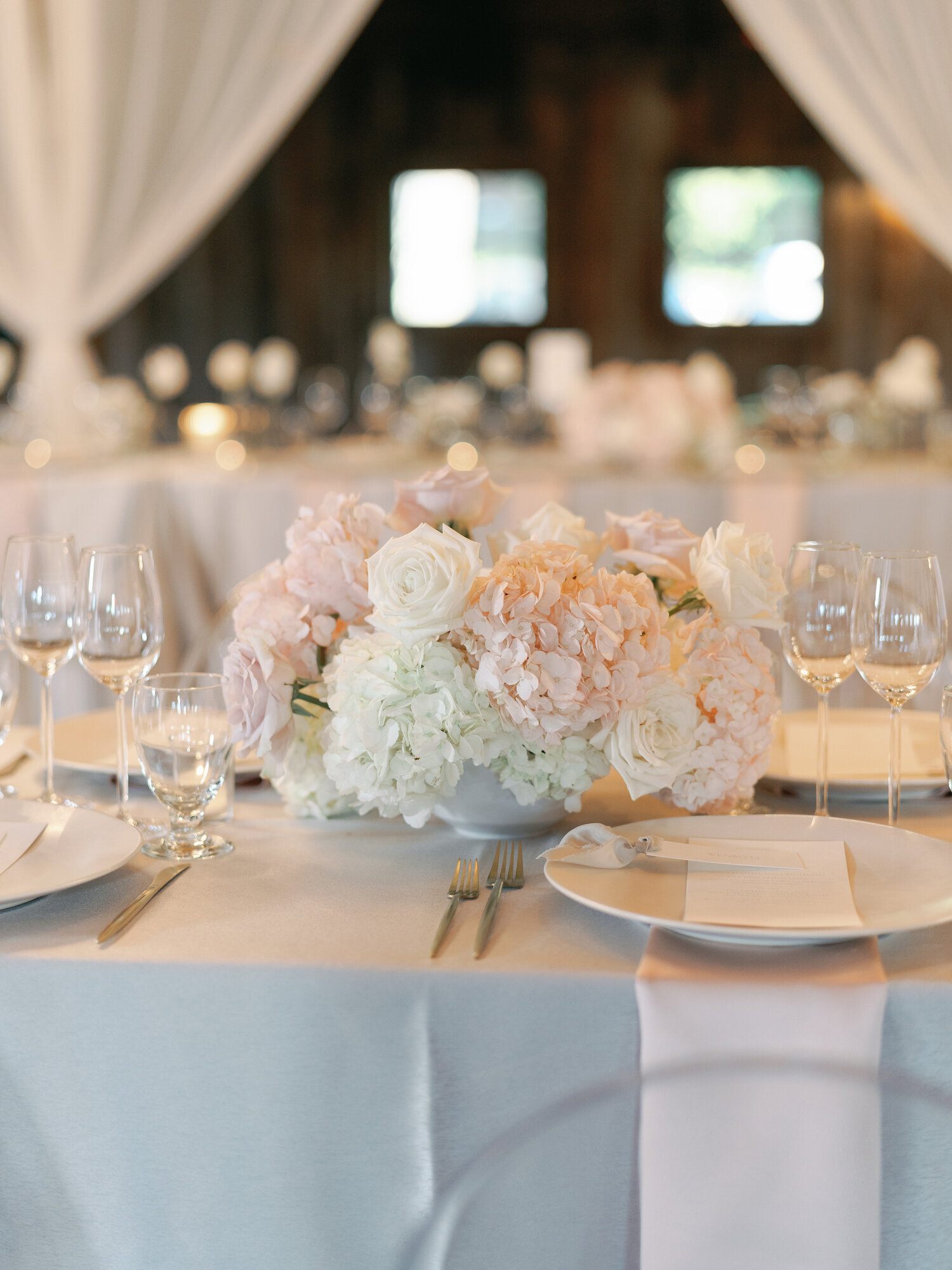 the-kelley-farm-wedding-photographer-reception-flowers