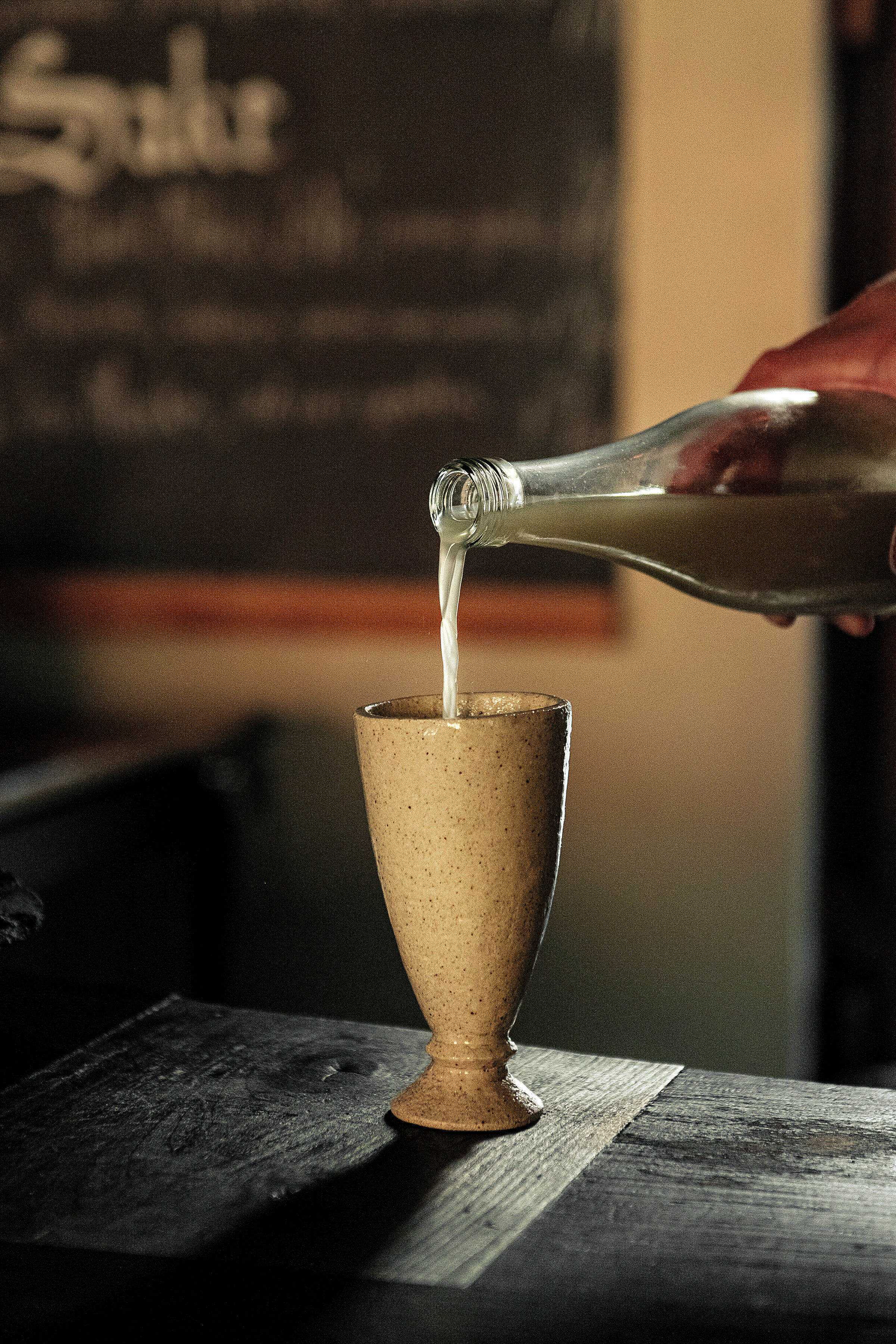TerragoldPhoto-Fadensonnen-wine-pour-photo