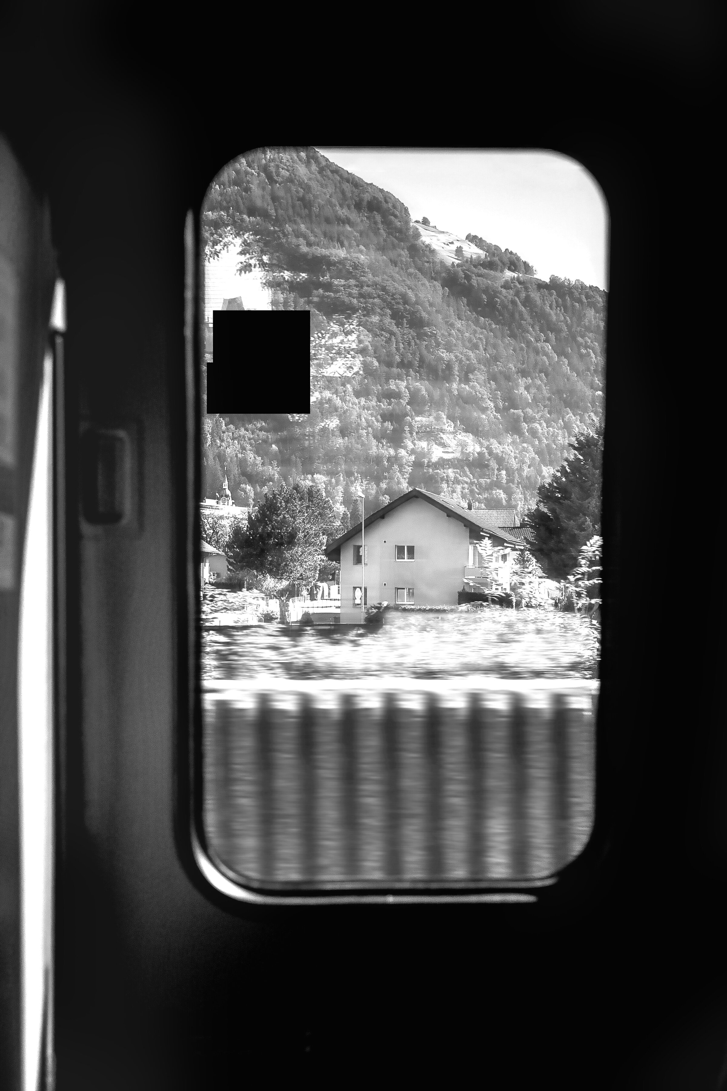 tuscanyfromthetrain-bw