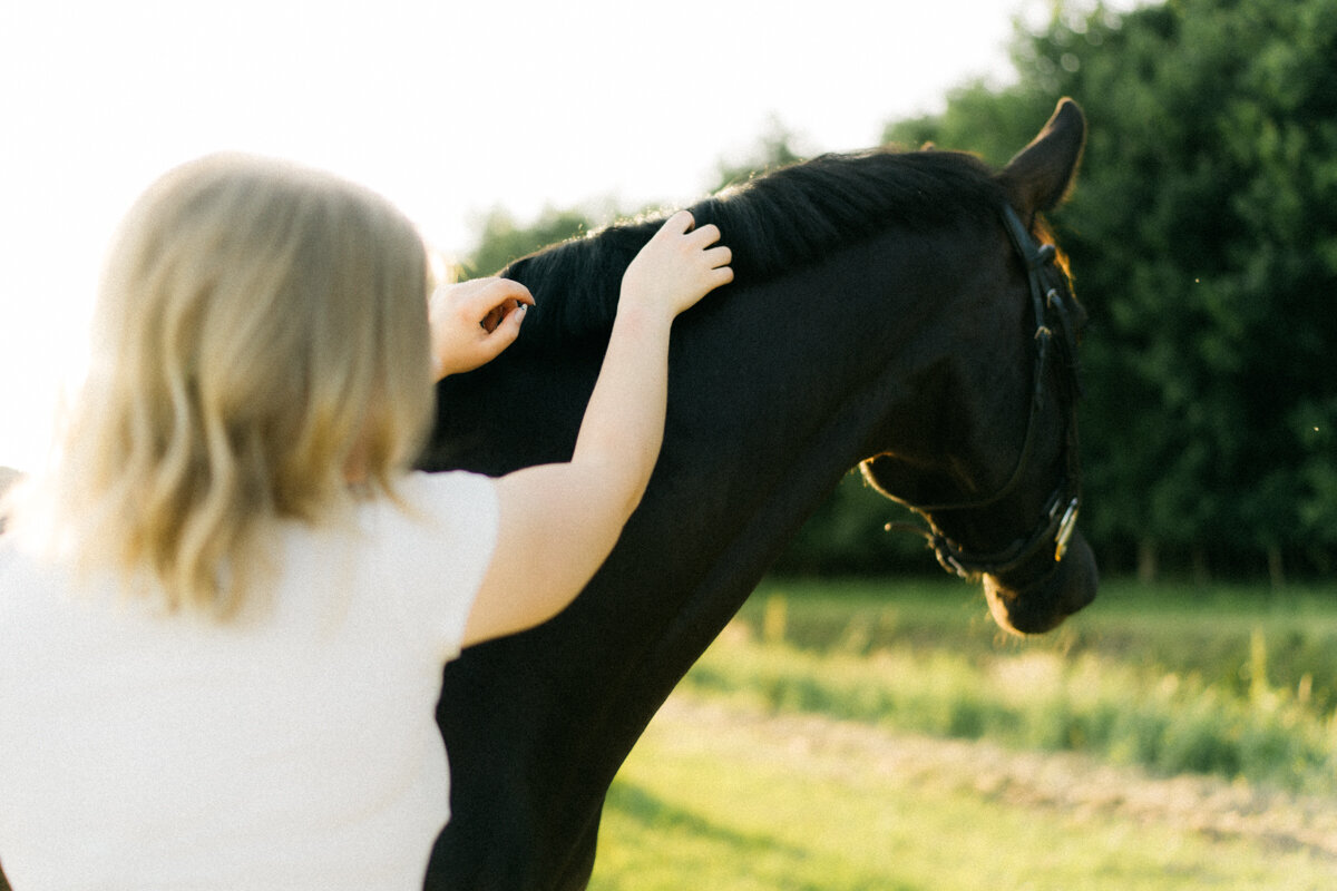 Ontdek de exclusieve paardenfotoshoots, waarbij natuurlijk licht en storytelling centraal staan voor een authentieke ervaring.