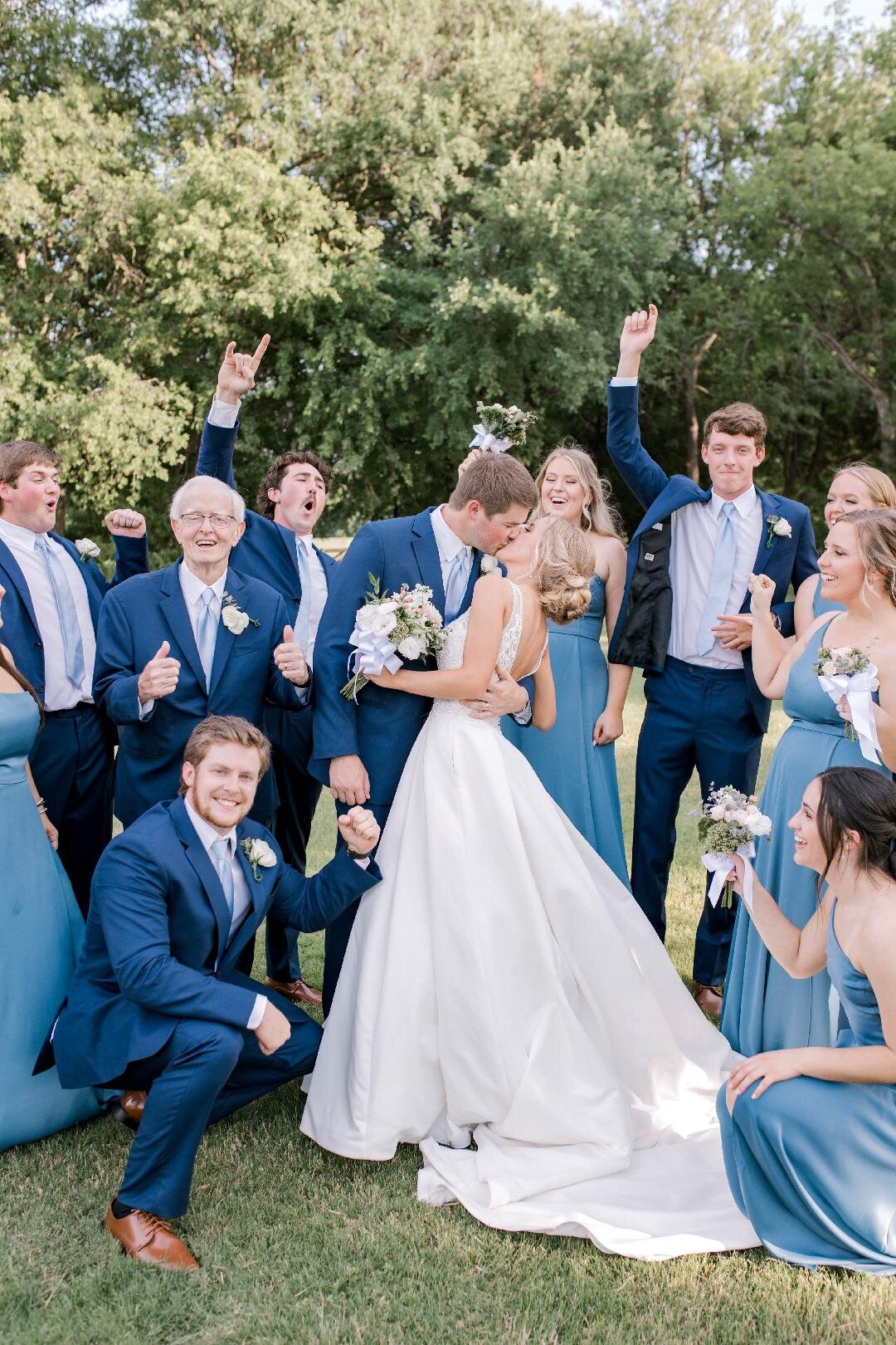Four_Something_Bridal_Party_Kiss