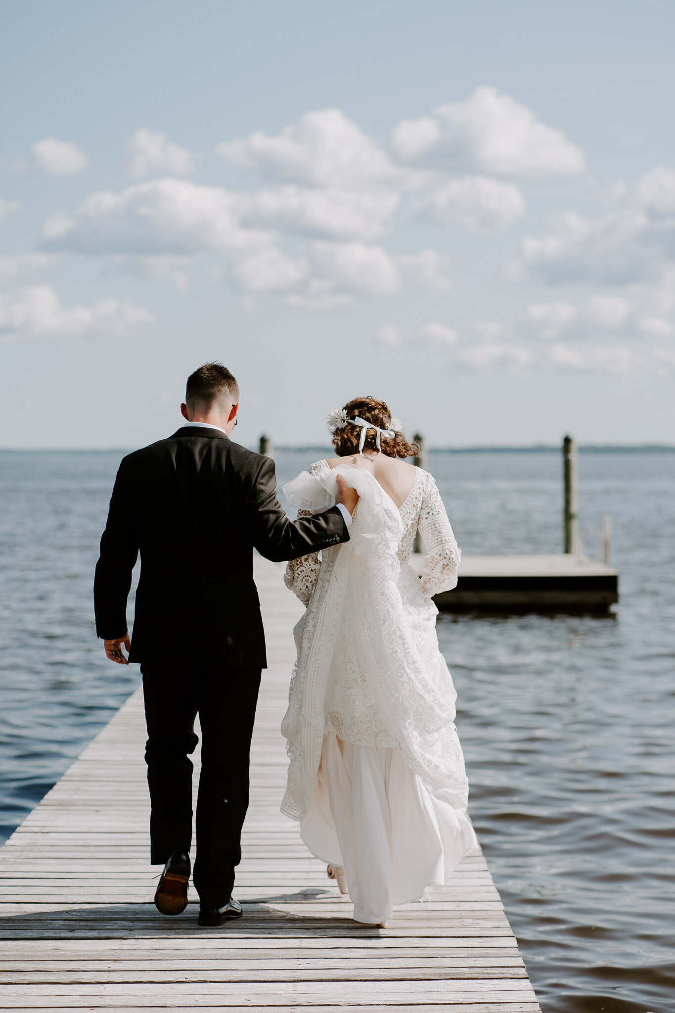 wedding on the lake couples portraits
