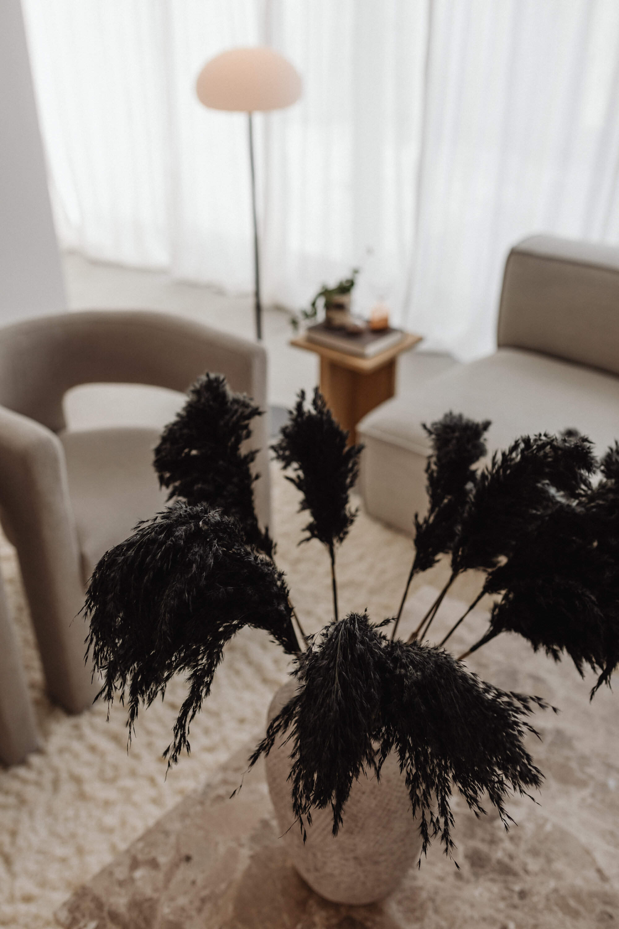 kaboompics_the-warm-apartment-aesthetic-living-room-decor-home-accessories-collection-33272