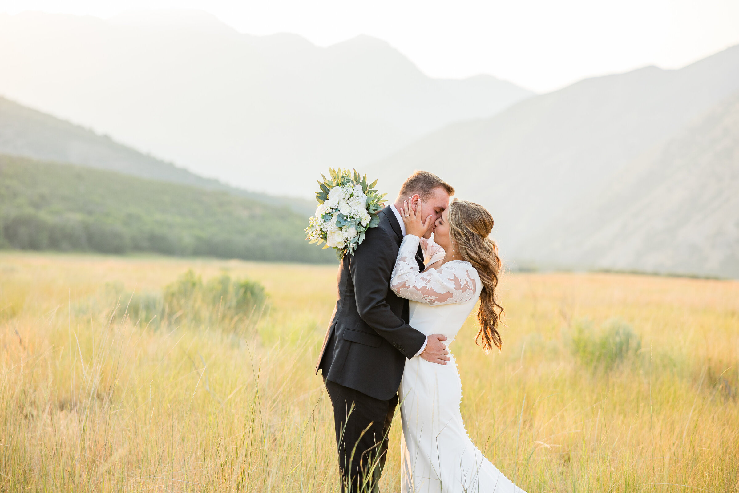 utah wedding photography at the loggia at thanksgiving point