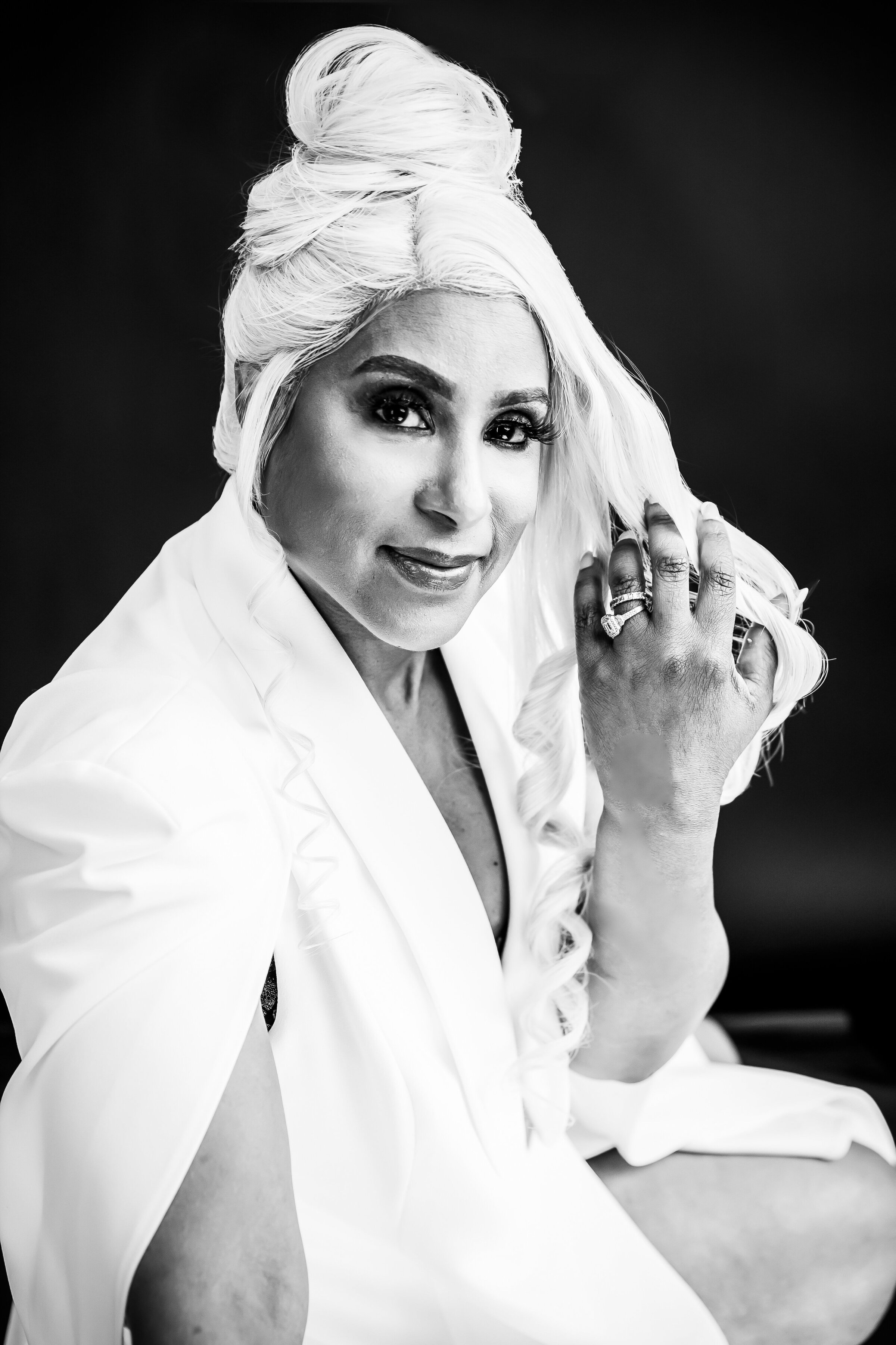 DrVeronica_Branding-145BW